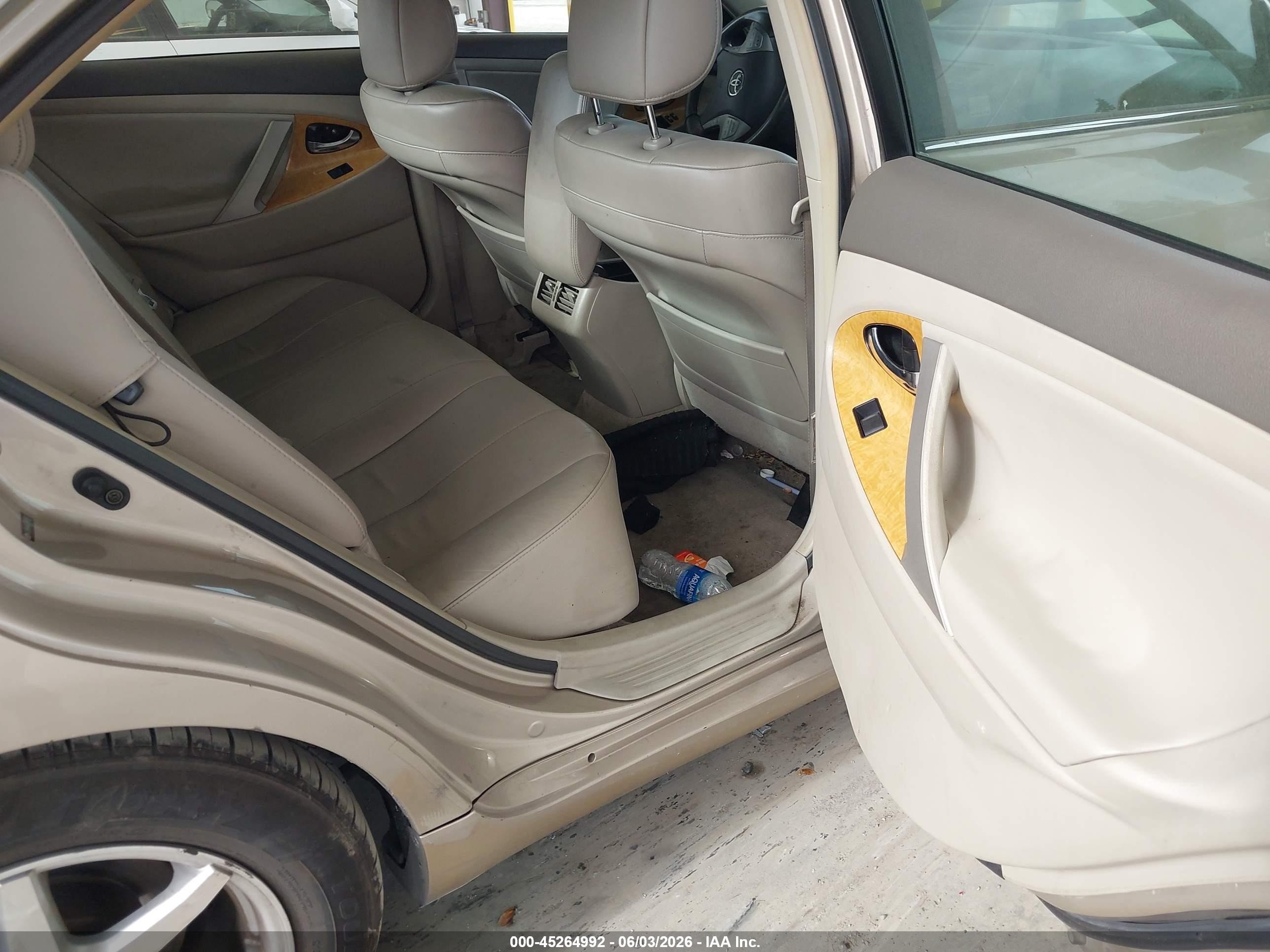 2007 Toyota Camry Xle V6 Gold vin: 4T1BK46K87U010907