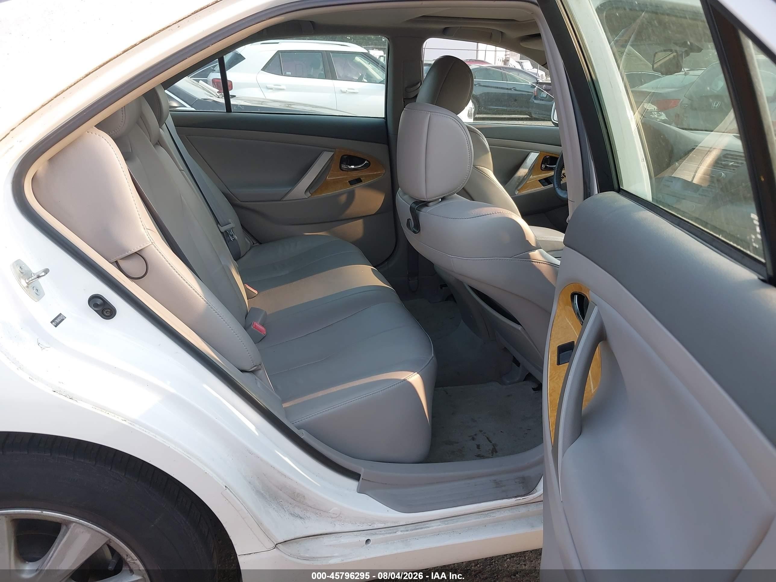 2007 Toyota Camry Xle V6 White vin: 4T1BK46K87U504197
