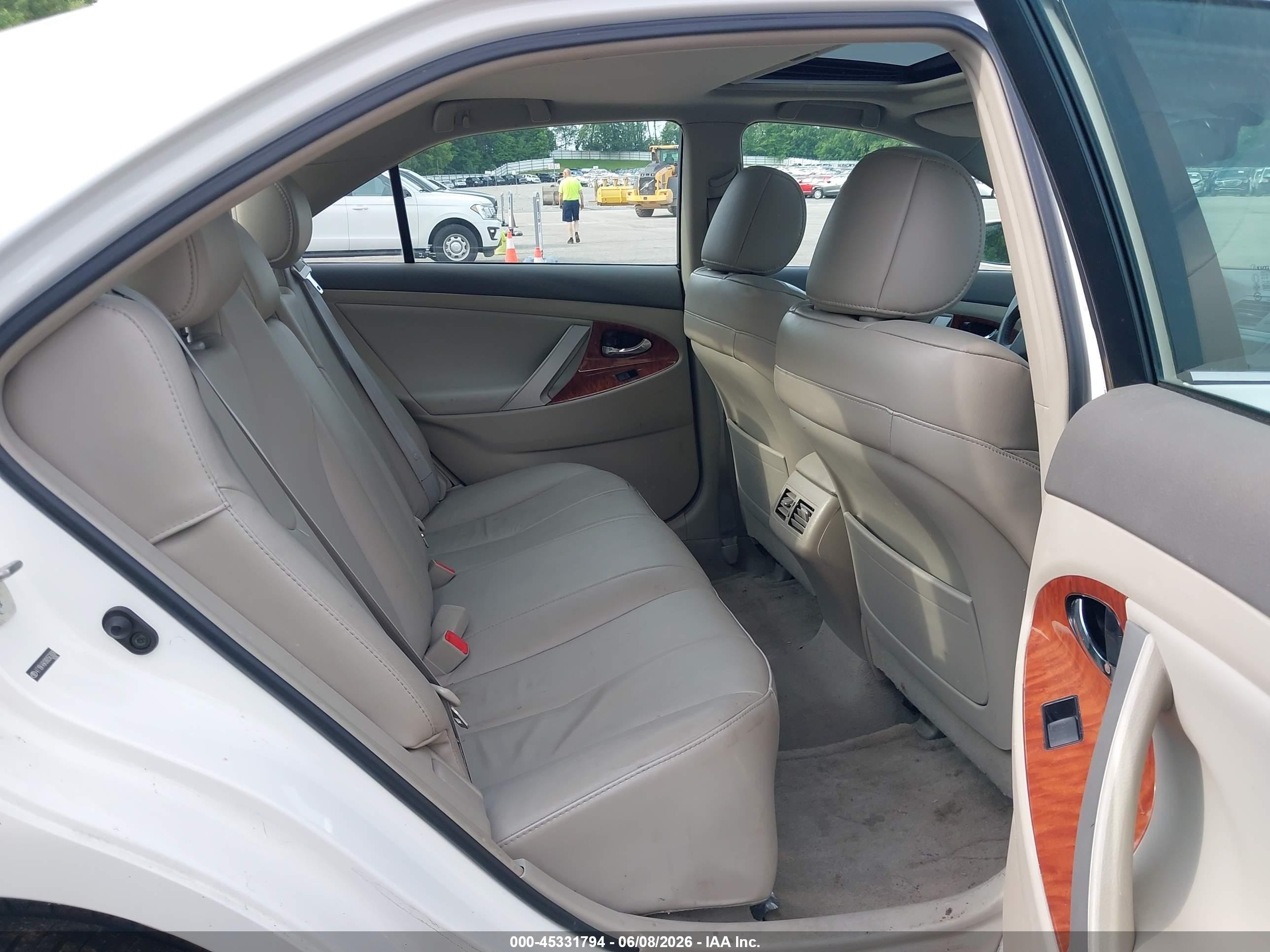 2008 Toyota Camry Xle V6 White vin: 4T1BK46K88U563008