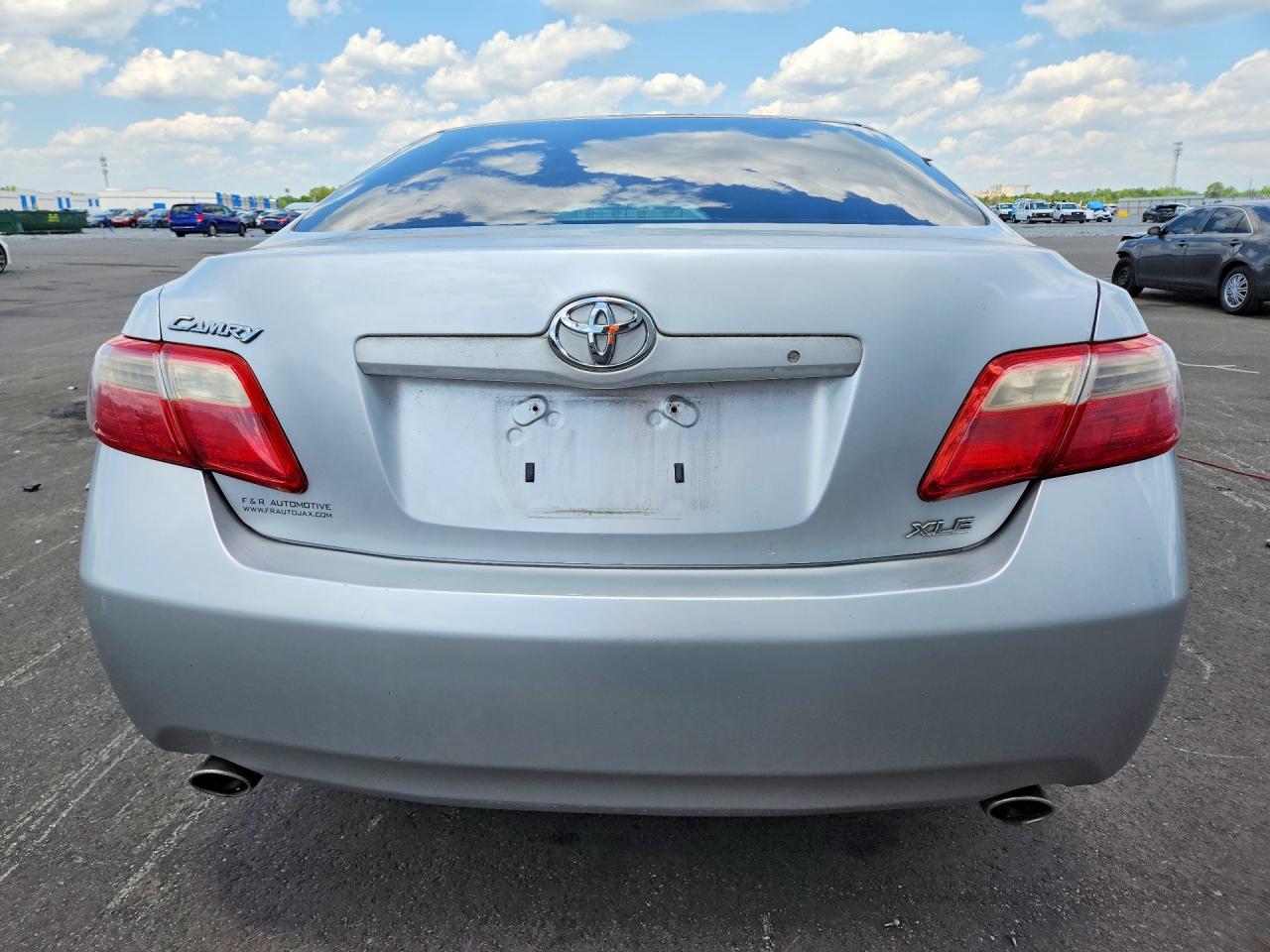2008 Toyota Camry Xle V6 Silver vin: 4T1BK46K98U572039
