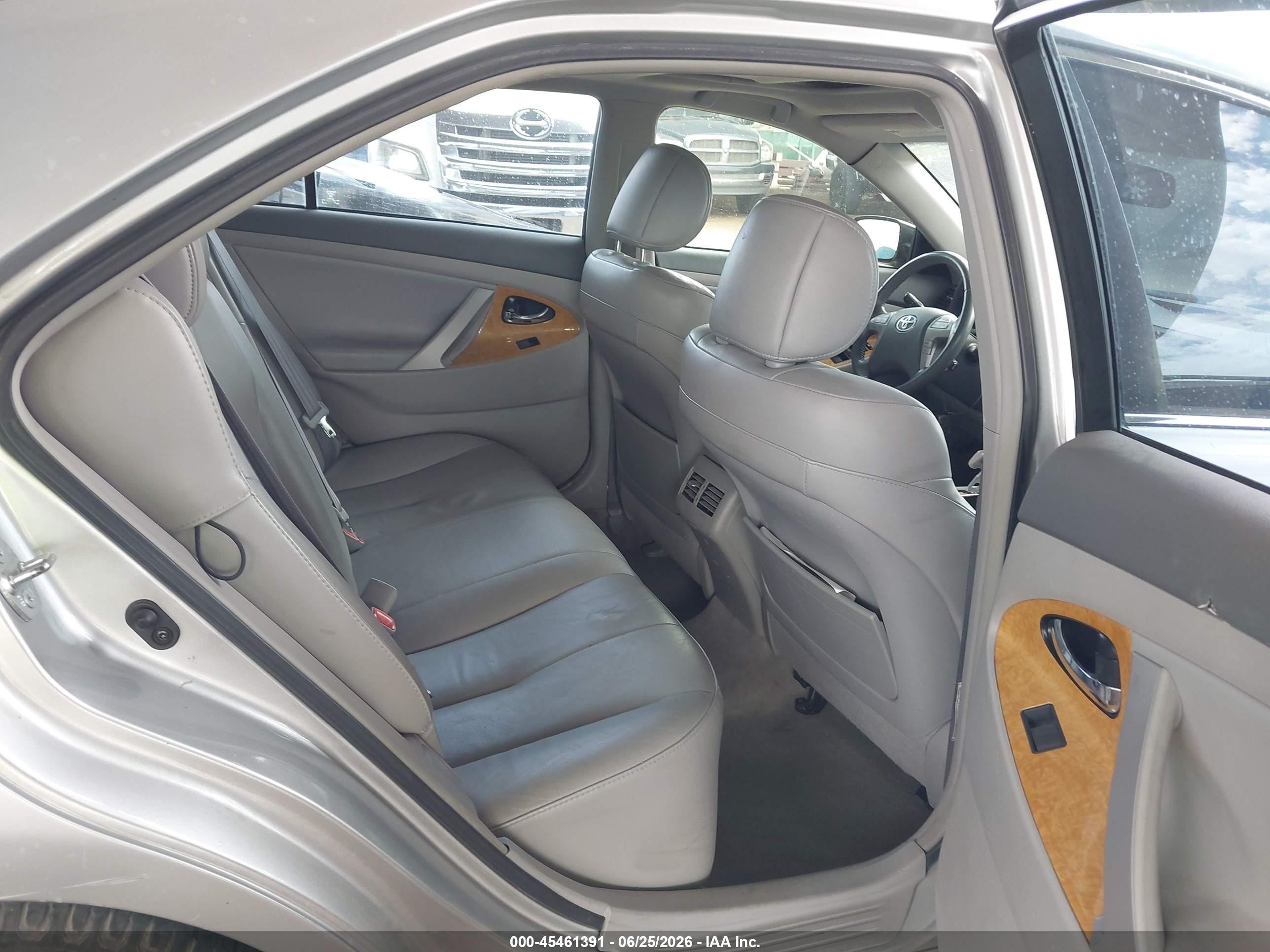 2007 Toyota Camry Xle V6 Silver vin: 4T1BK46KX7U009774