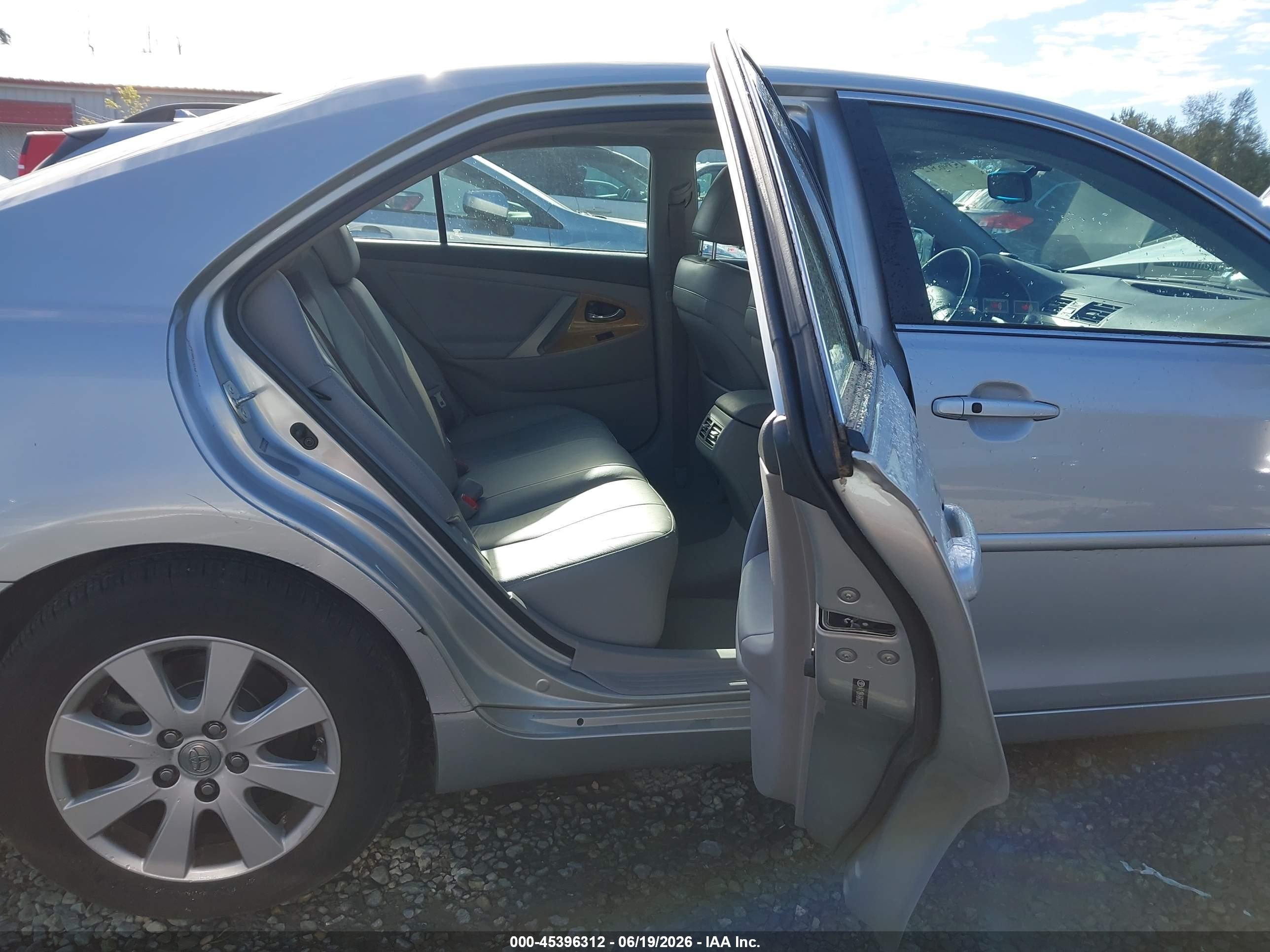 2007 Toyota Camry Xle V6 Silver vin: 4T1BK46KX7U505416