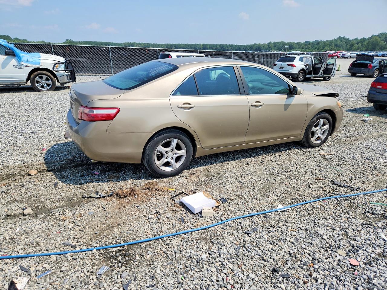 2007 Toyota Camry Le V6 Gold vin: 4T1BK46KX7U549688