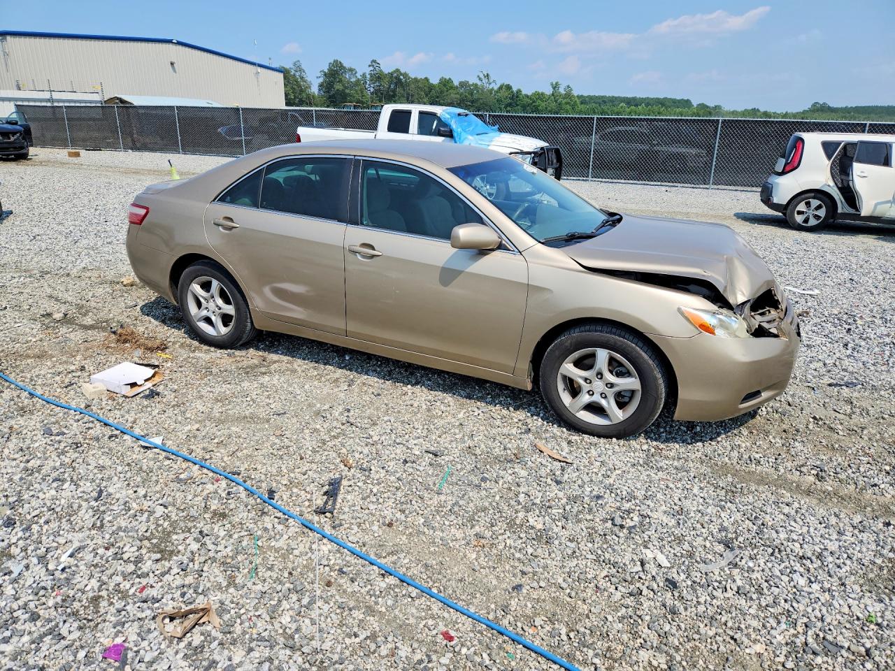 2007 Toyota Camry Le V6 Gold vin: 4T1BK46KX7U549688