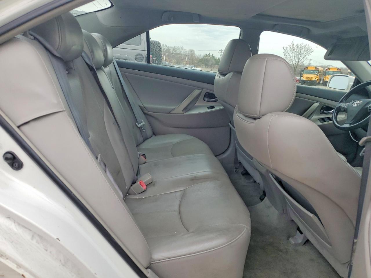 2008 Toyota Camry Se V6 White vin: 4T1BK46KX8U562720