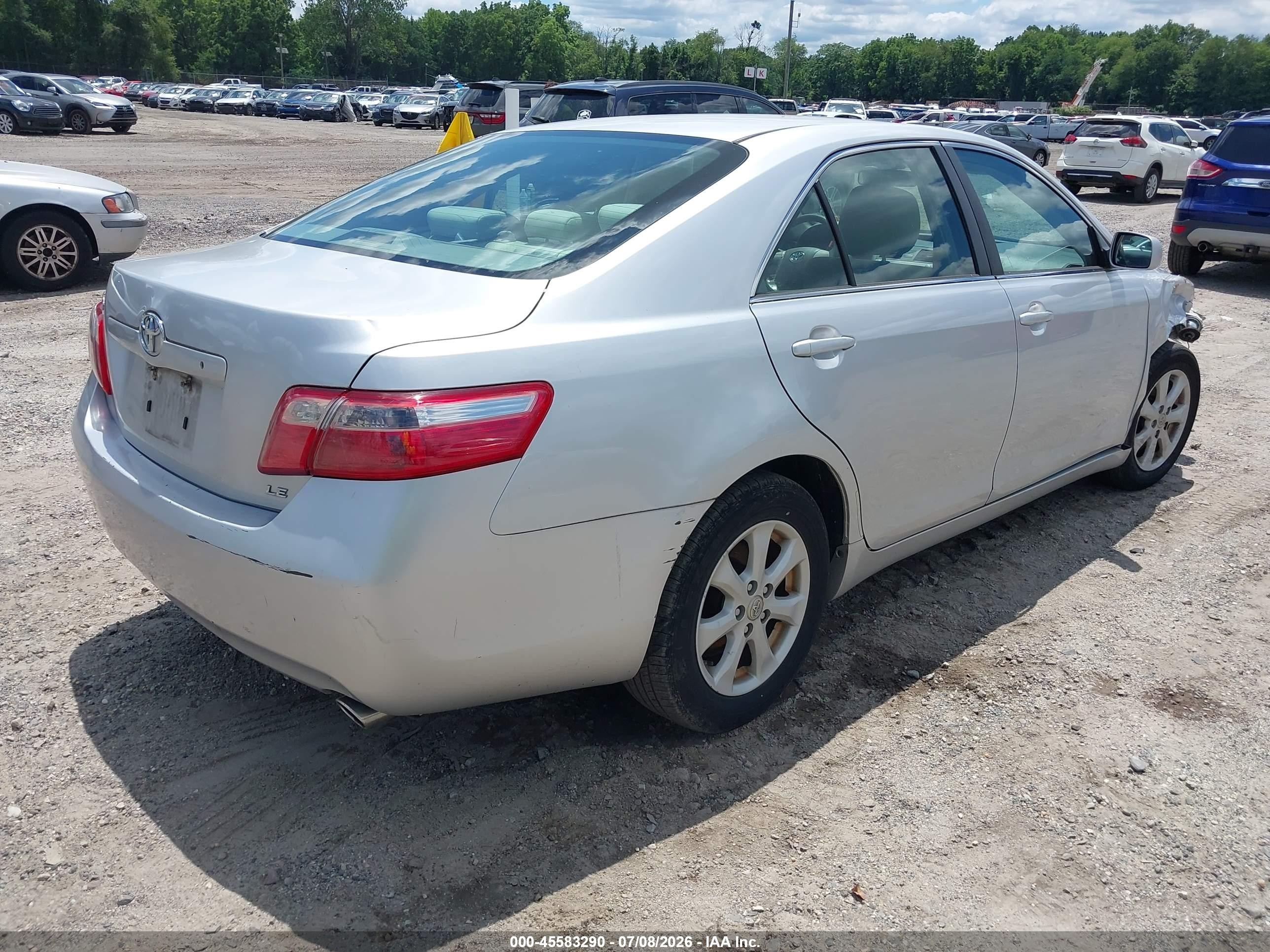 2008 Toyota Camry Le Silver vin: 4T1BK46KX8U565360