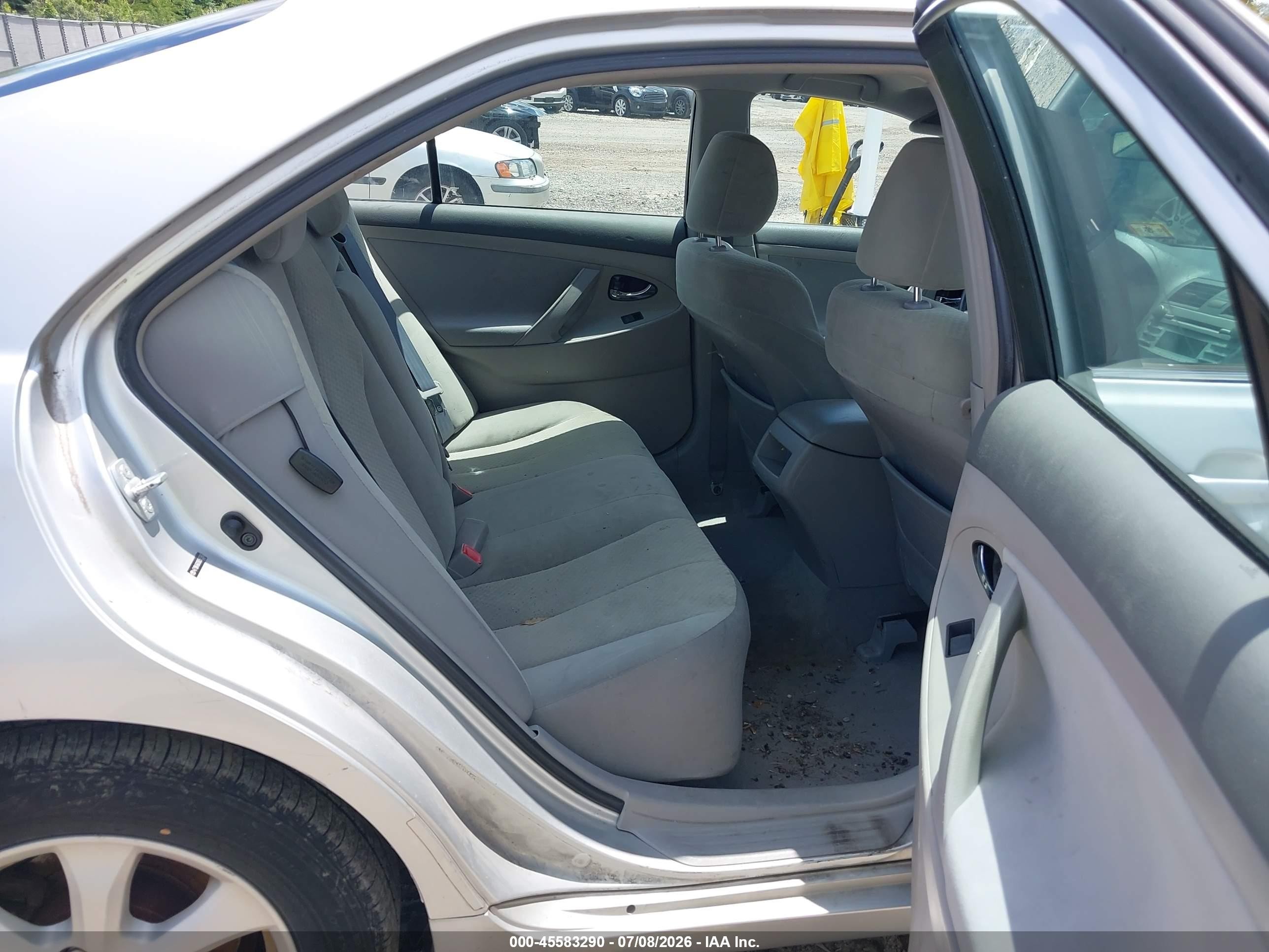 2008 Toyota Camry Le Silver vin: 4T1BK46KX8U565360