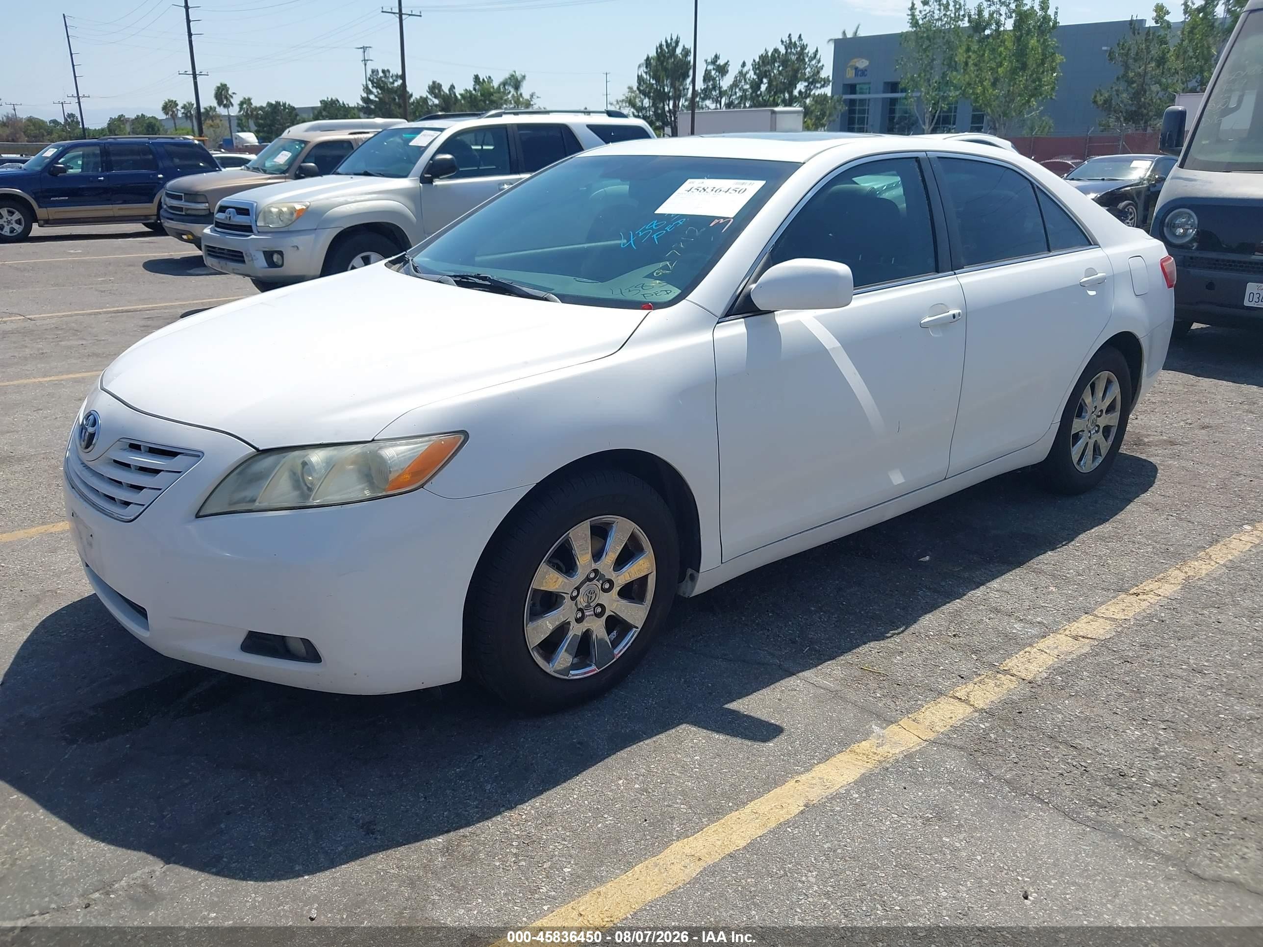 2008 Toyota Camry Xle White vin: 4T1BK46KX8U573877