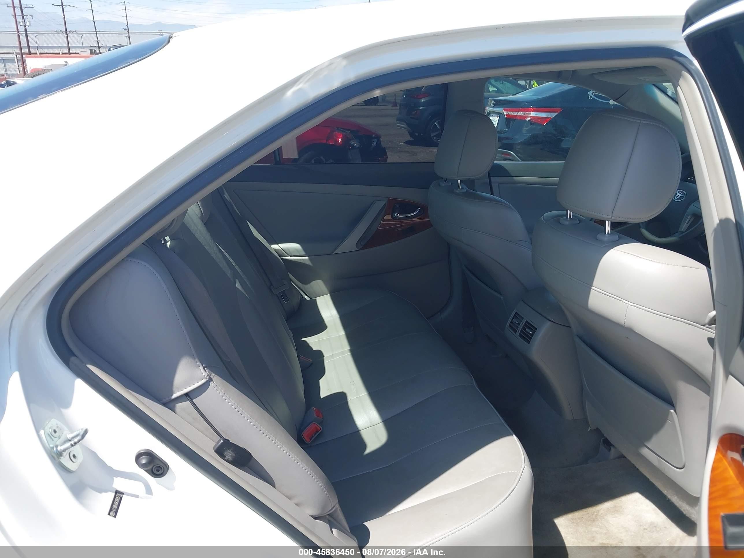 2008 Toyota Camry Xle White vin: 4T1BK46KX8U573877