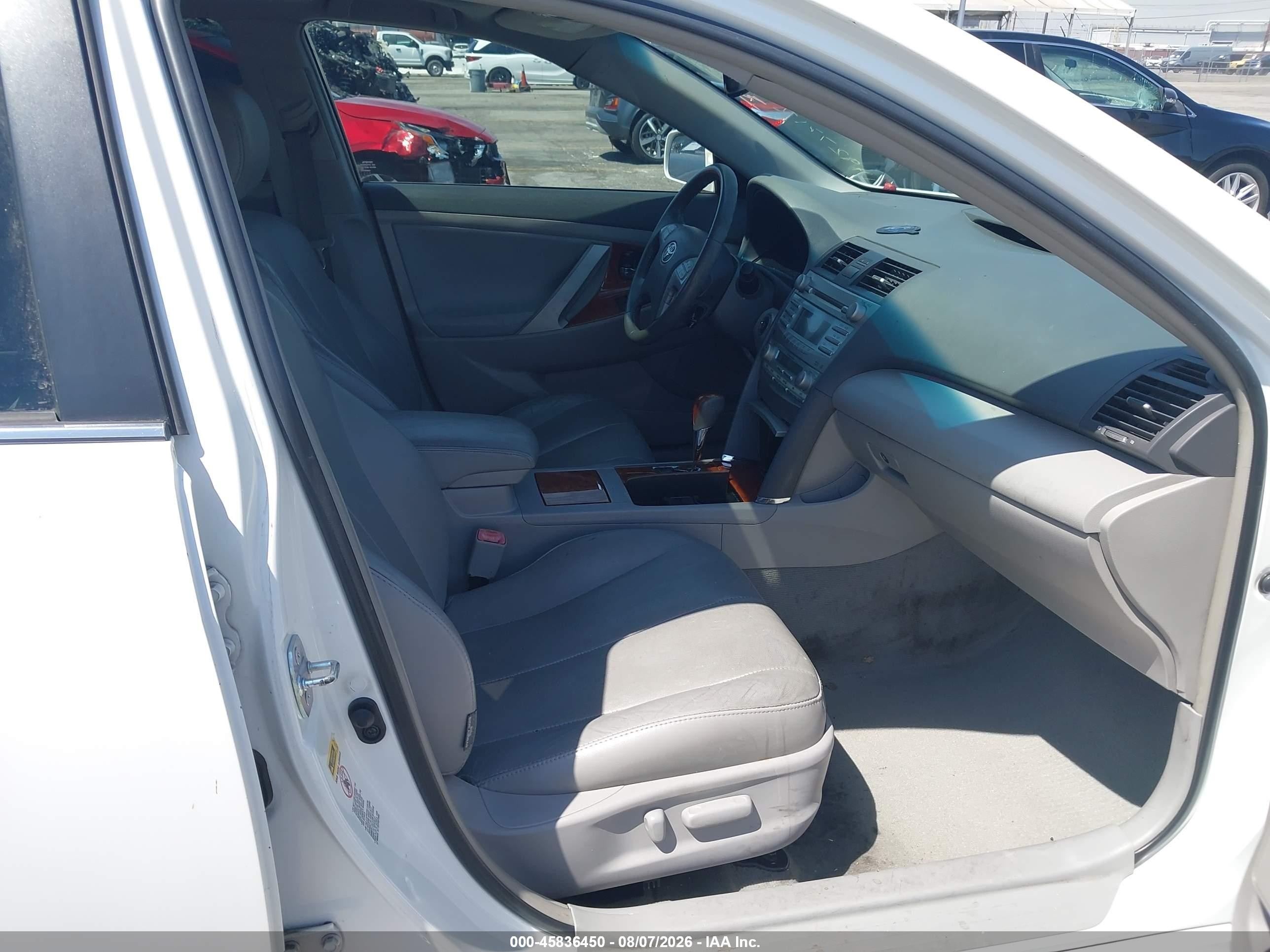 2008 Toyota Camry Xle White vin: 4T1BK46KX8U573877