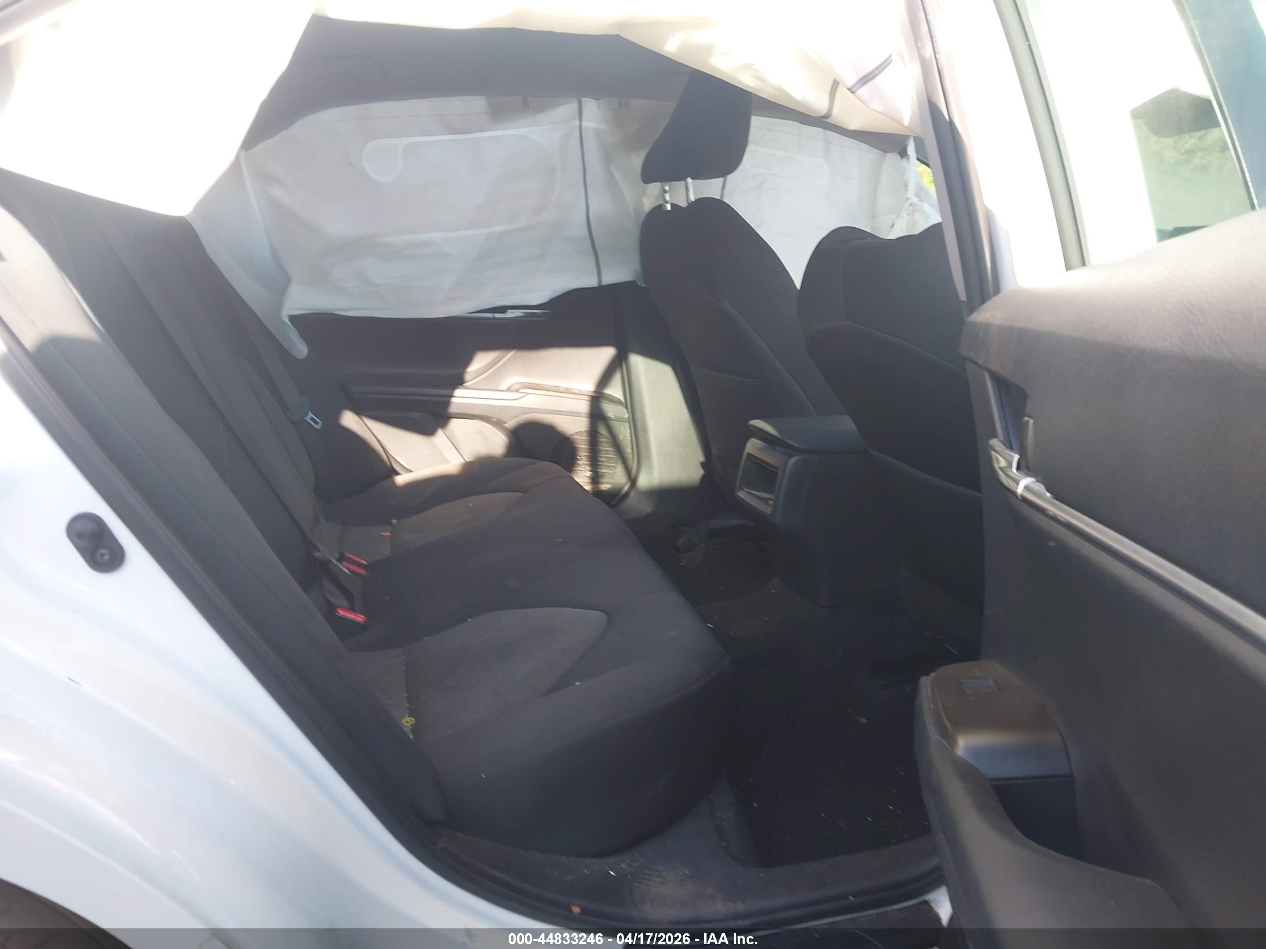 2022 Toyota Camry Le Белый vin: 4T1C11AK0NU633433