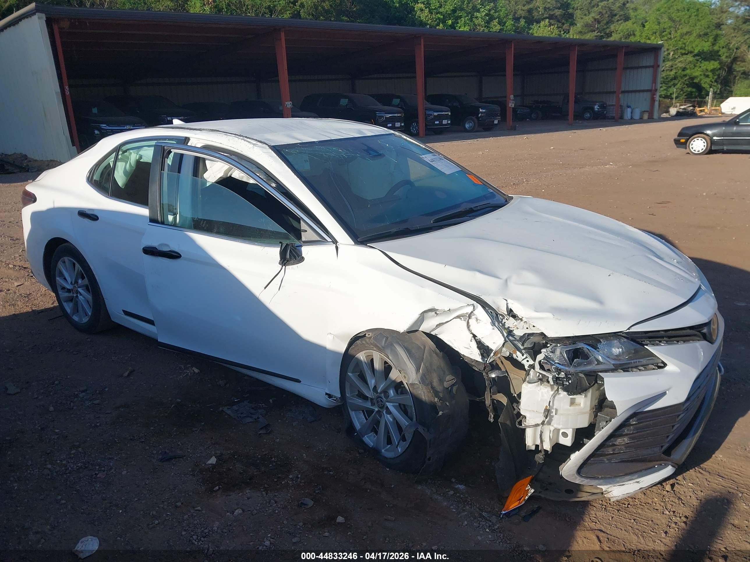 2022 Toyota Camry Le Белый vin: 4T1C11AK0NU633433