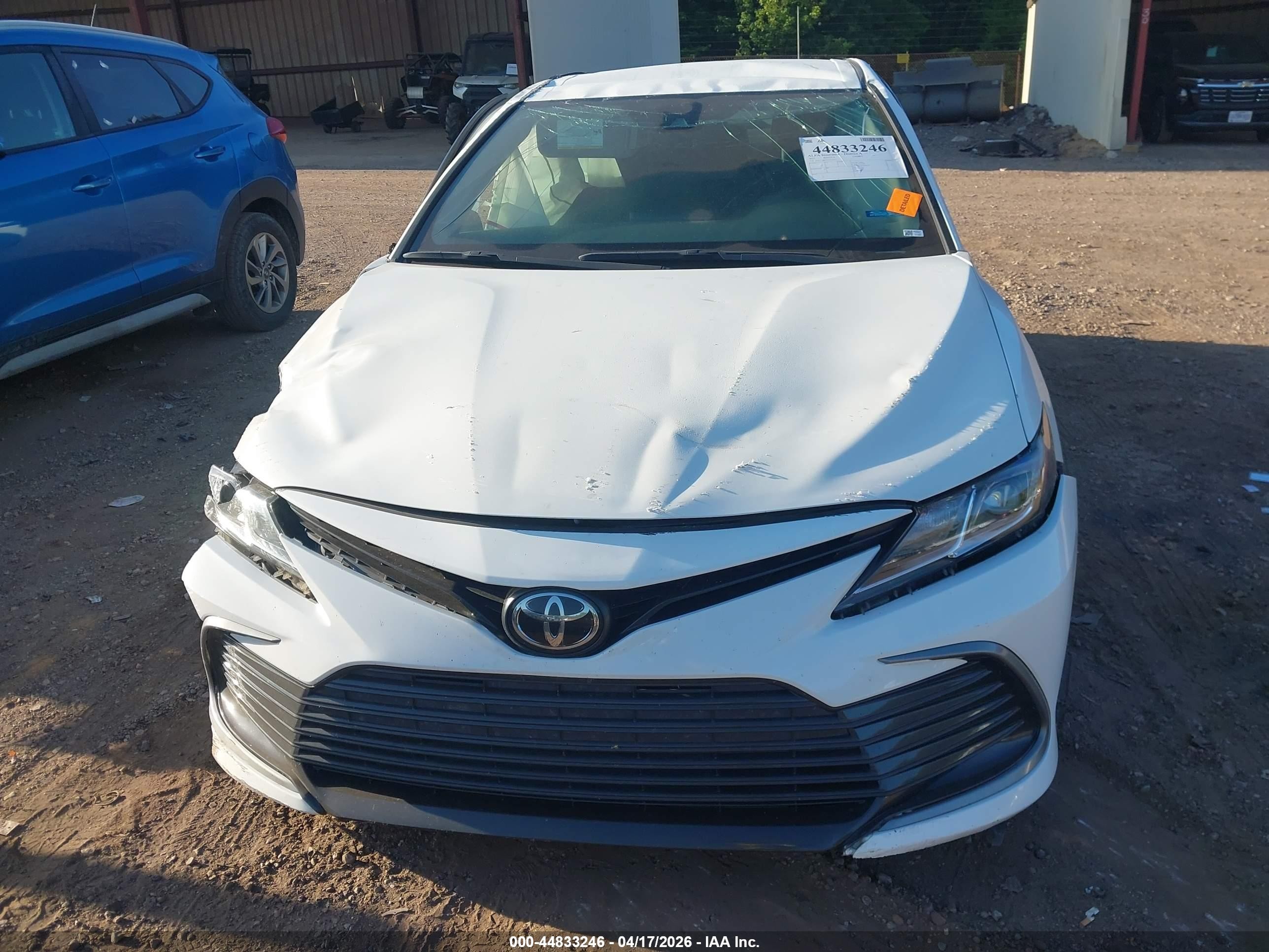 2022 Toyota Camry Le Белый vin: 4T1C11AK0NU633433