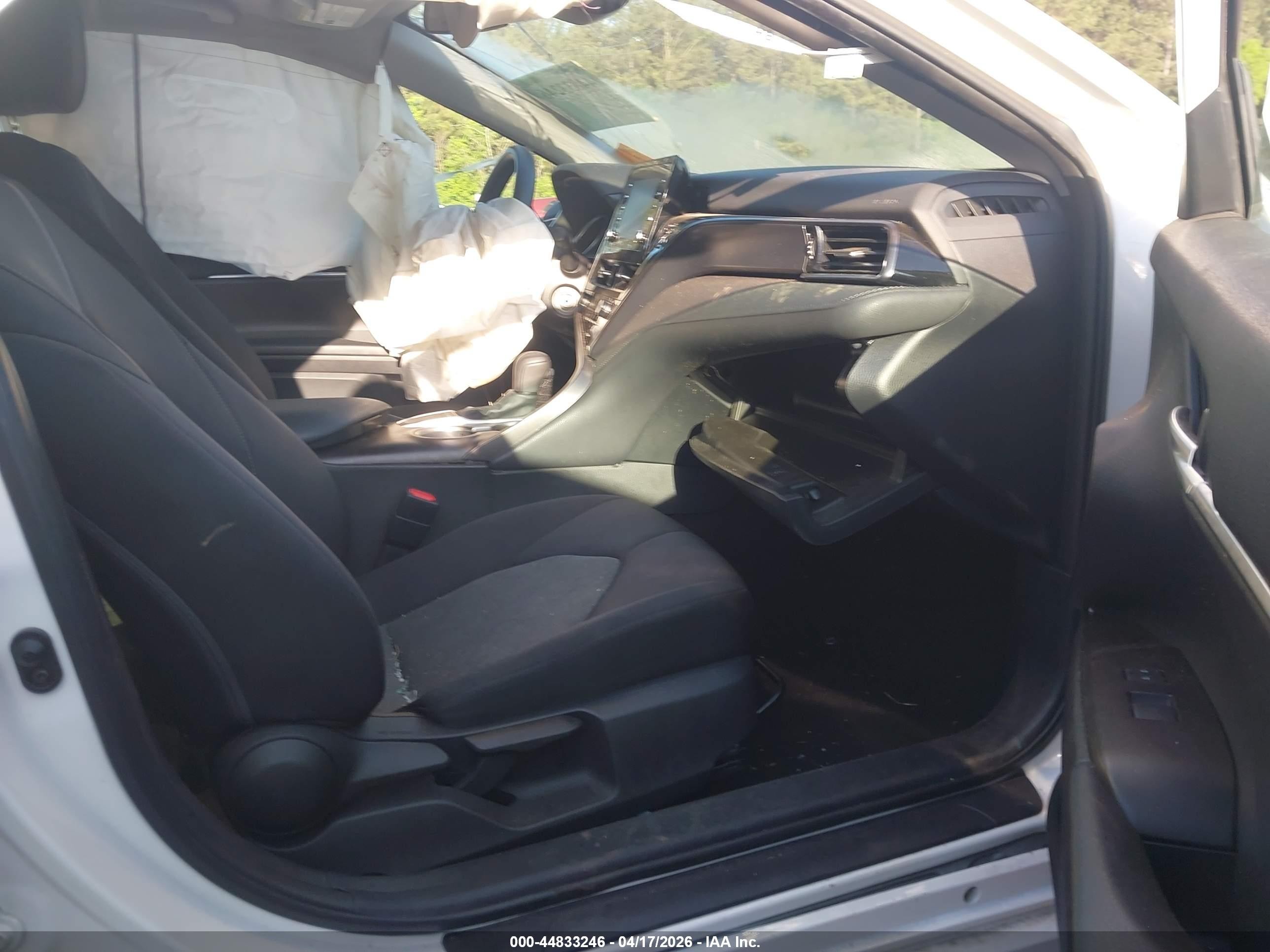 2022 Toyota Camry Le Белый vin: 4T1C11AK0NU633433