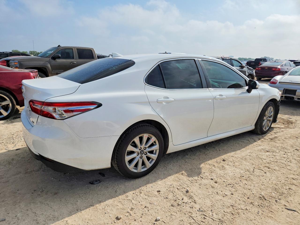 2020 Toyota Camry Le White vin: 4T1C11AK1LU325250