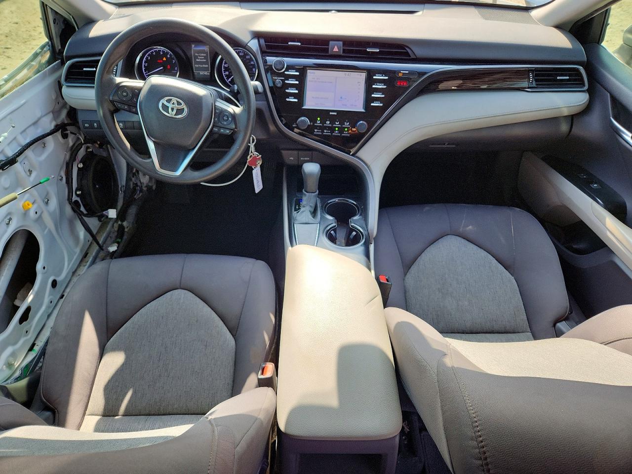 2020 Toyota Camry Le White vin: 4T1C11AK1LU325250
