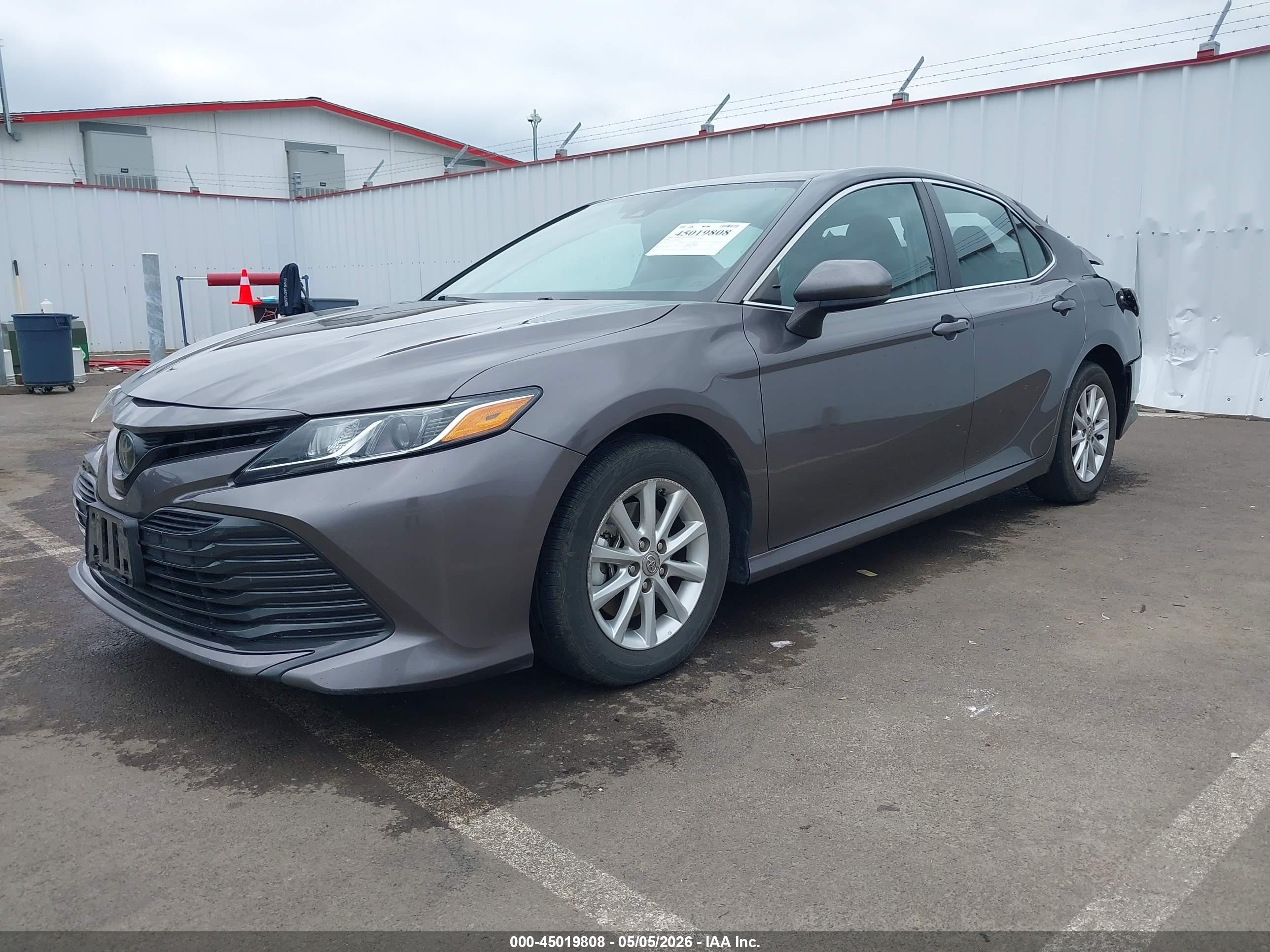 2020 Toyota Camry Le Серый vin: 4T1C11AK1LU943247