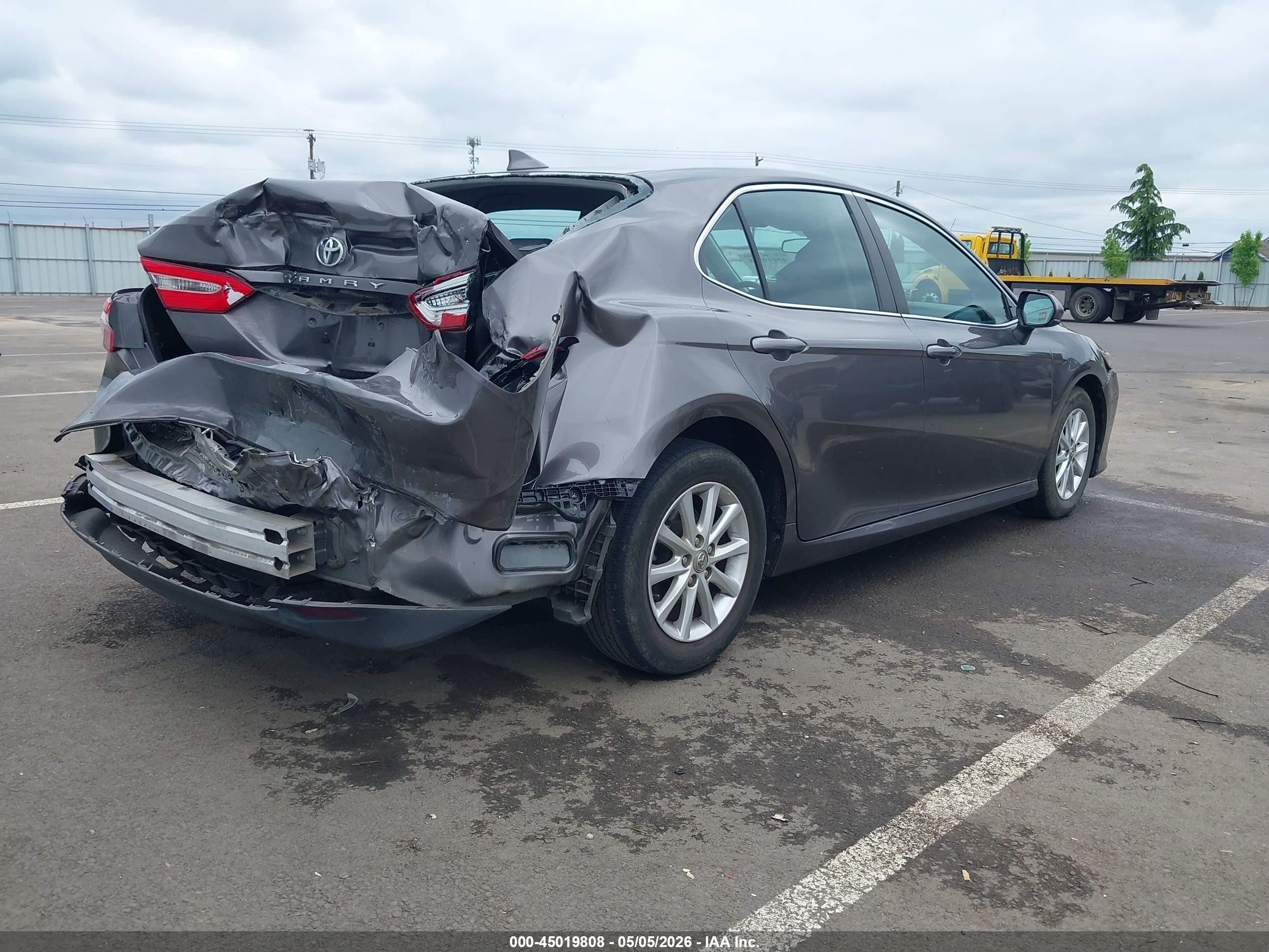 2020 Toyota Camry Le Серый vin: 4T1C11AK1LU943247