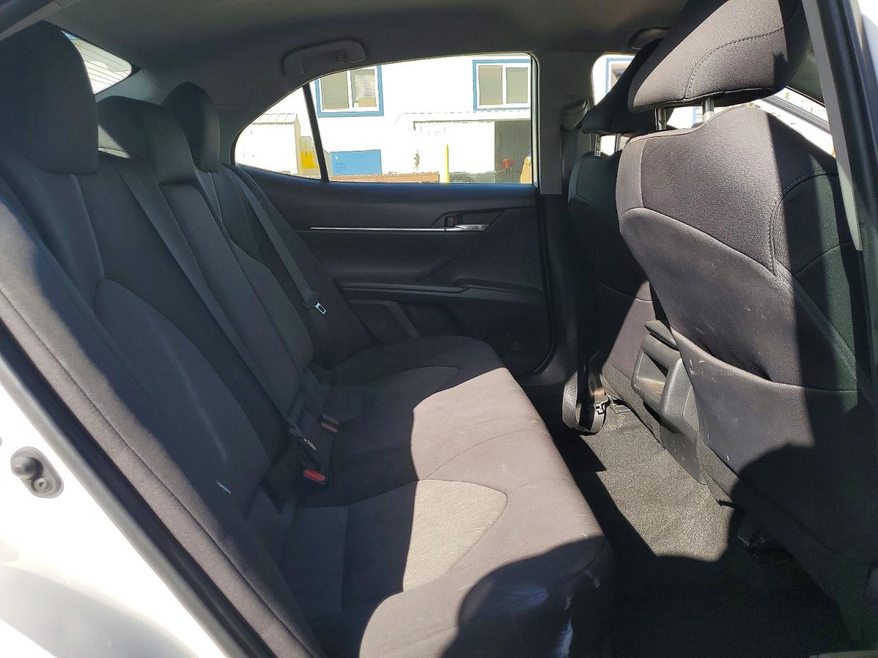 2022 Toyota Camry Le White vin: 4T1C11AK1NU639421