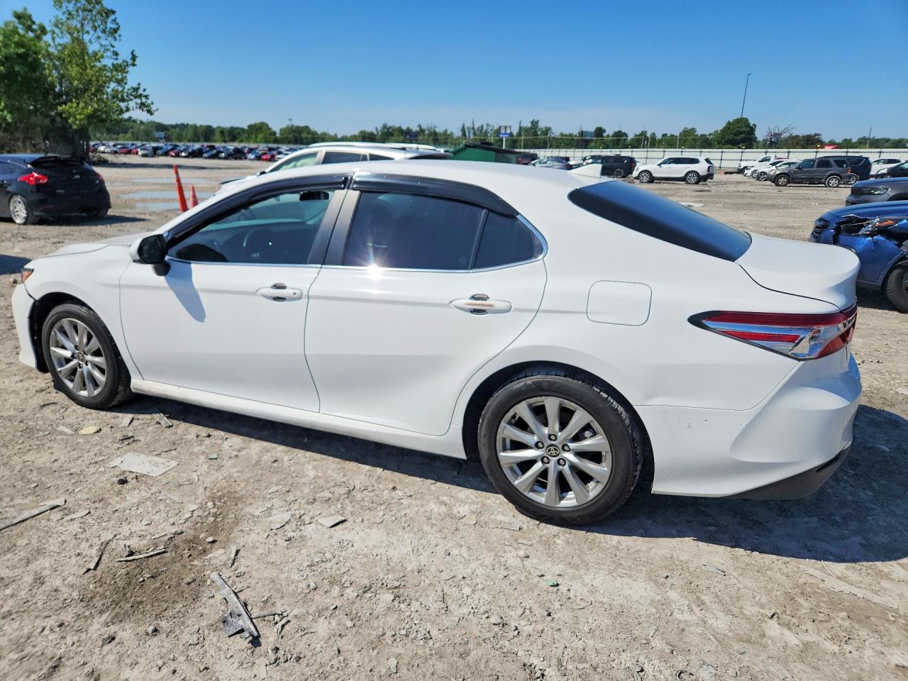 2020 Toyota Camry Le Белый vin: 4T1C11AK2LU977410