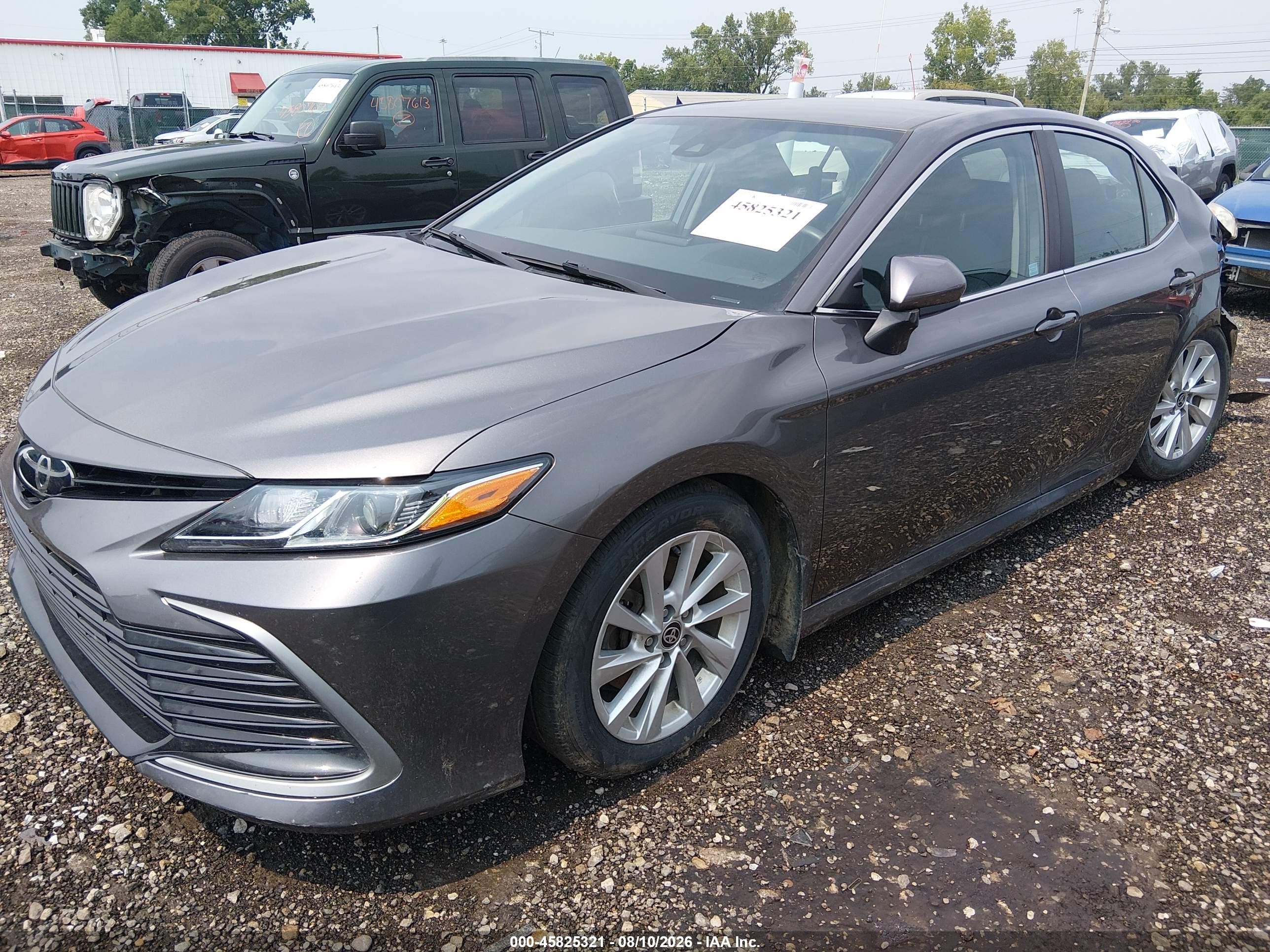2021 Toyota Camry Le Gray vin: 4T1C11AK2MU520744