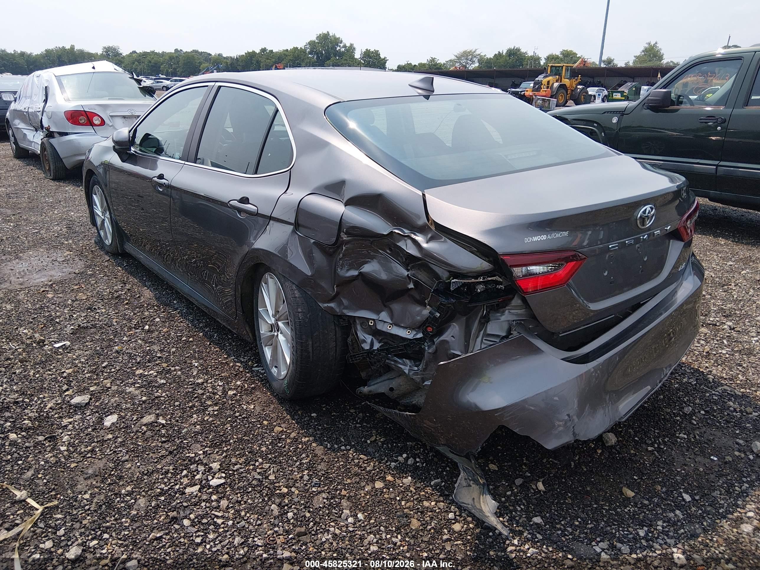 2021 Toyota Camry Le Gray vin: 4T1C11AK2MU520744