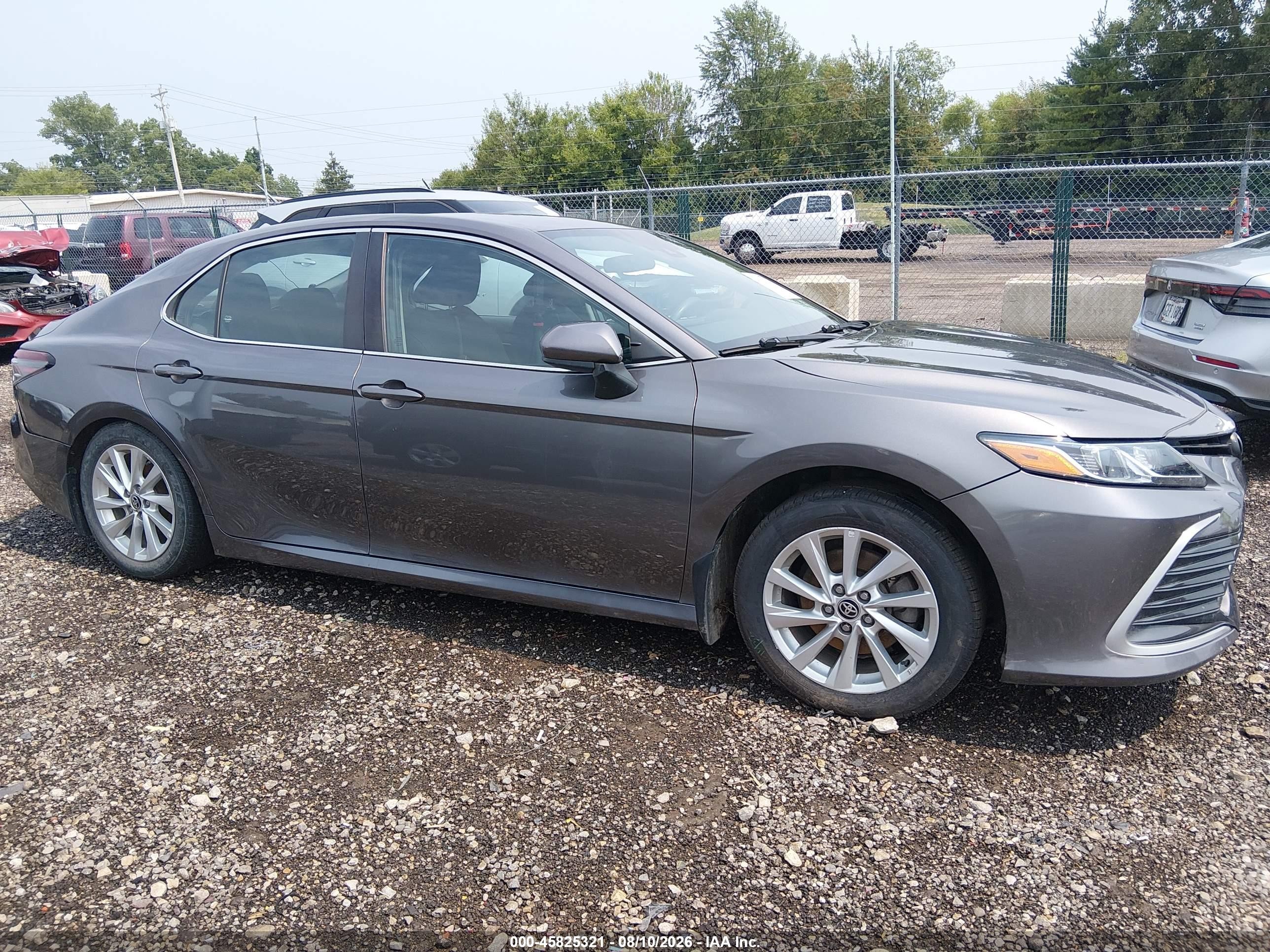 2021 Toyota Camry Le Gray vin: 4T1C11AK2MU520744