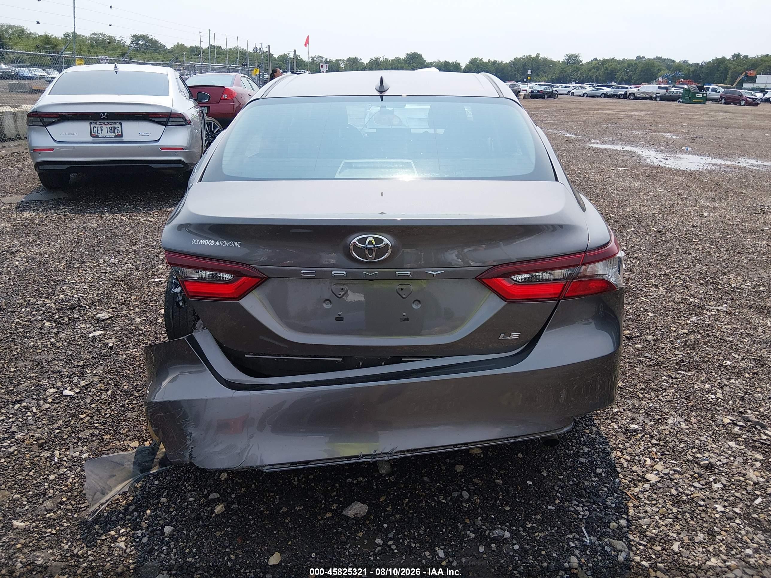 2021 Toyota Camry Le Gray vin: 4T1C11AK2MU520744
