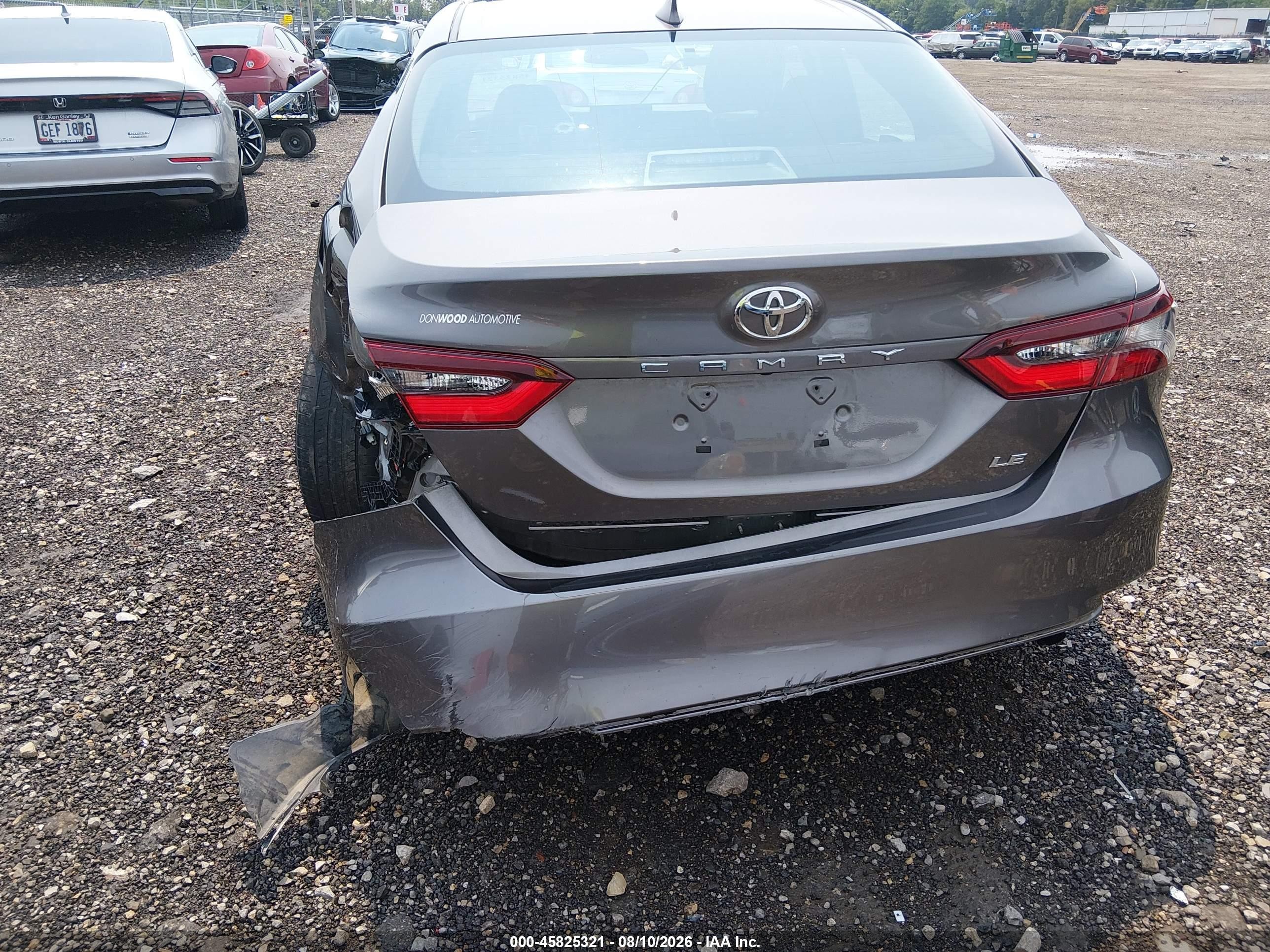 2021 Toyota Camry Le Gray vin: 4T1C11AK2MU520744