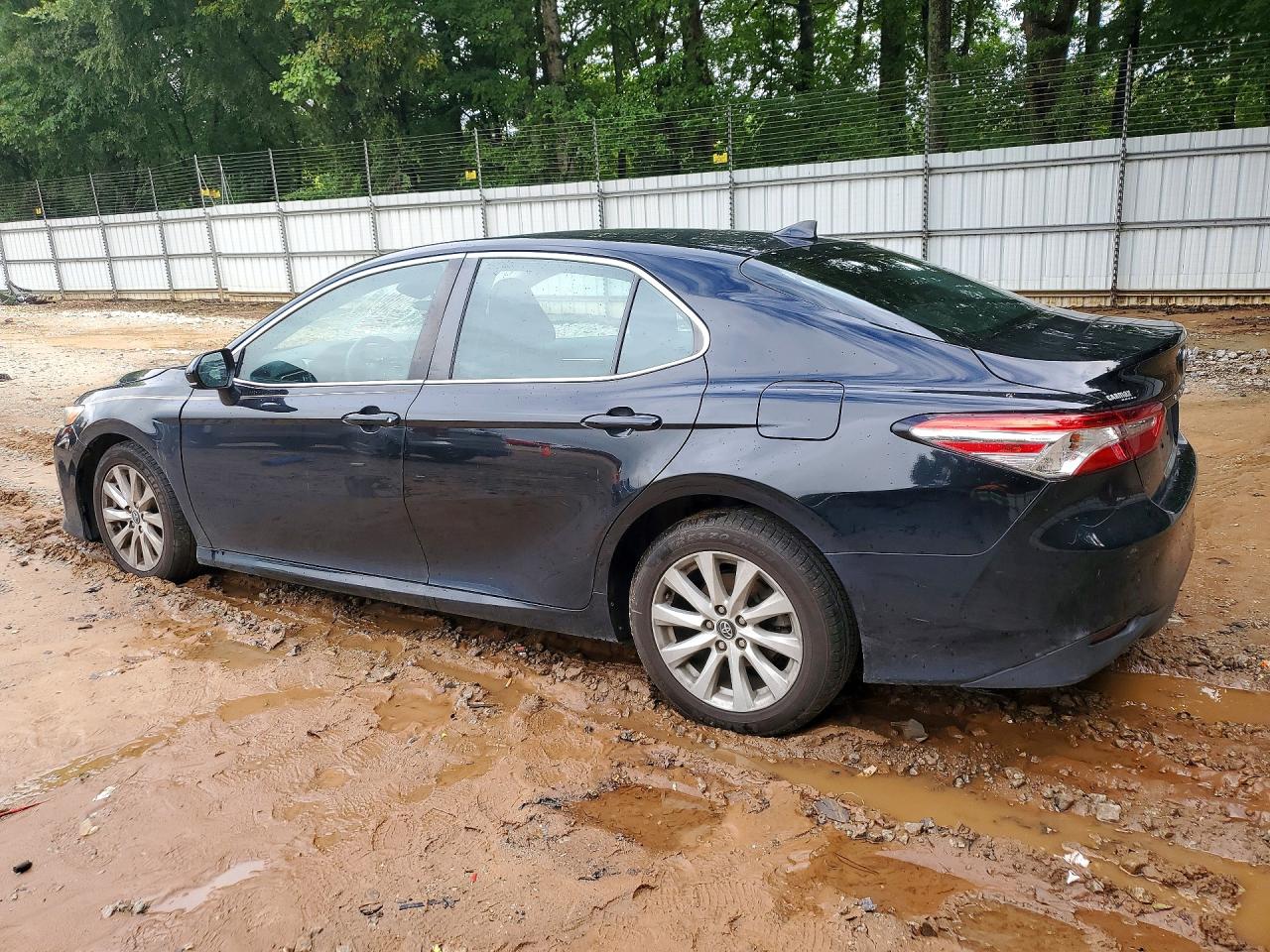 2020 Toyota Camry Le Black vin: 4T1C11AK3LU882807