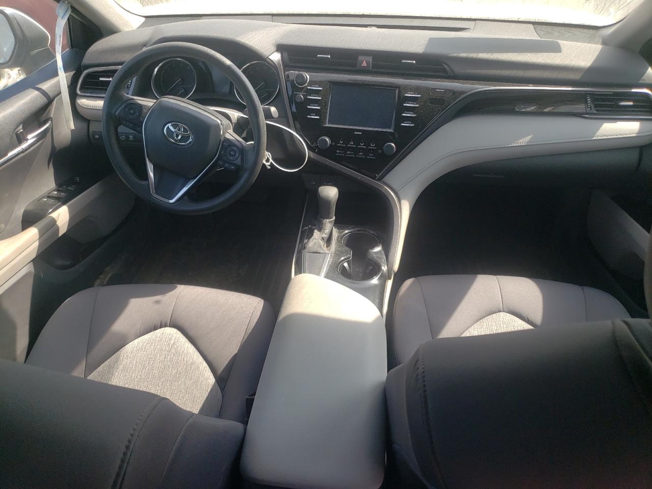 2020 Toyota Camry Le White vin: 4T1C11AK3LU994443