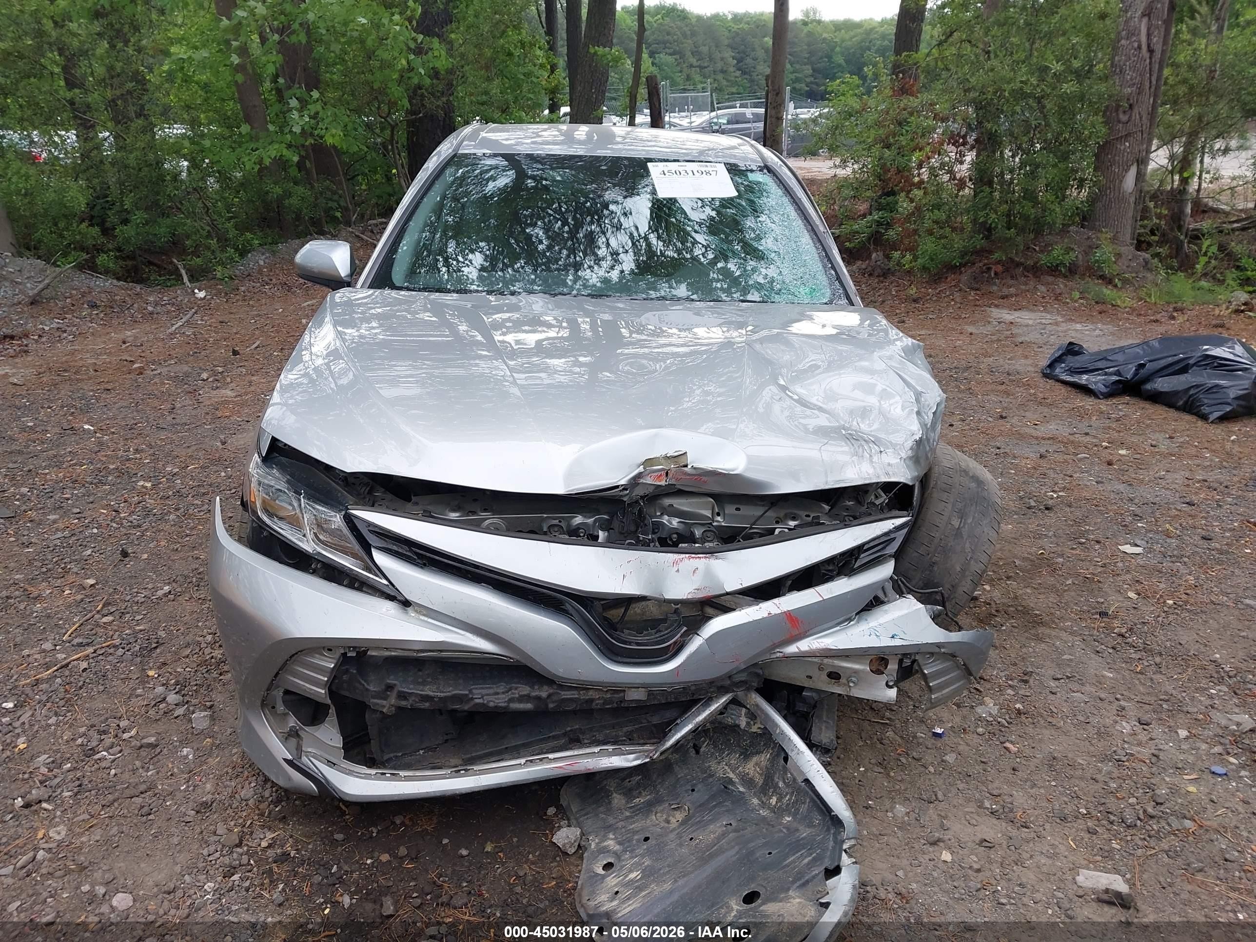 2020 Toyota Camry Le Серебряный vin: 4T1C11AK3LU999450