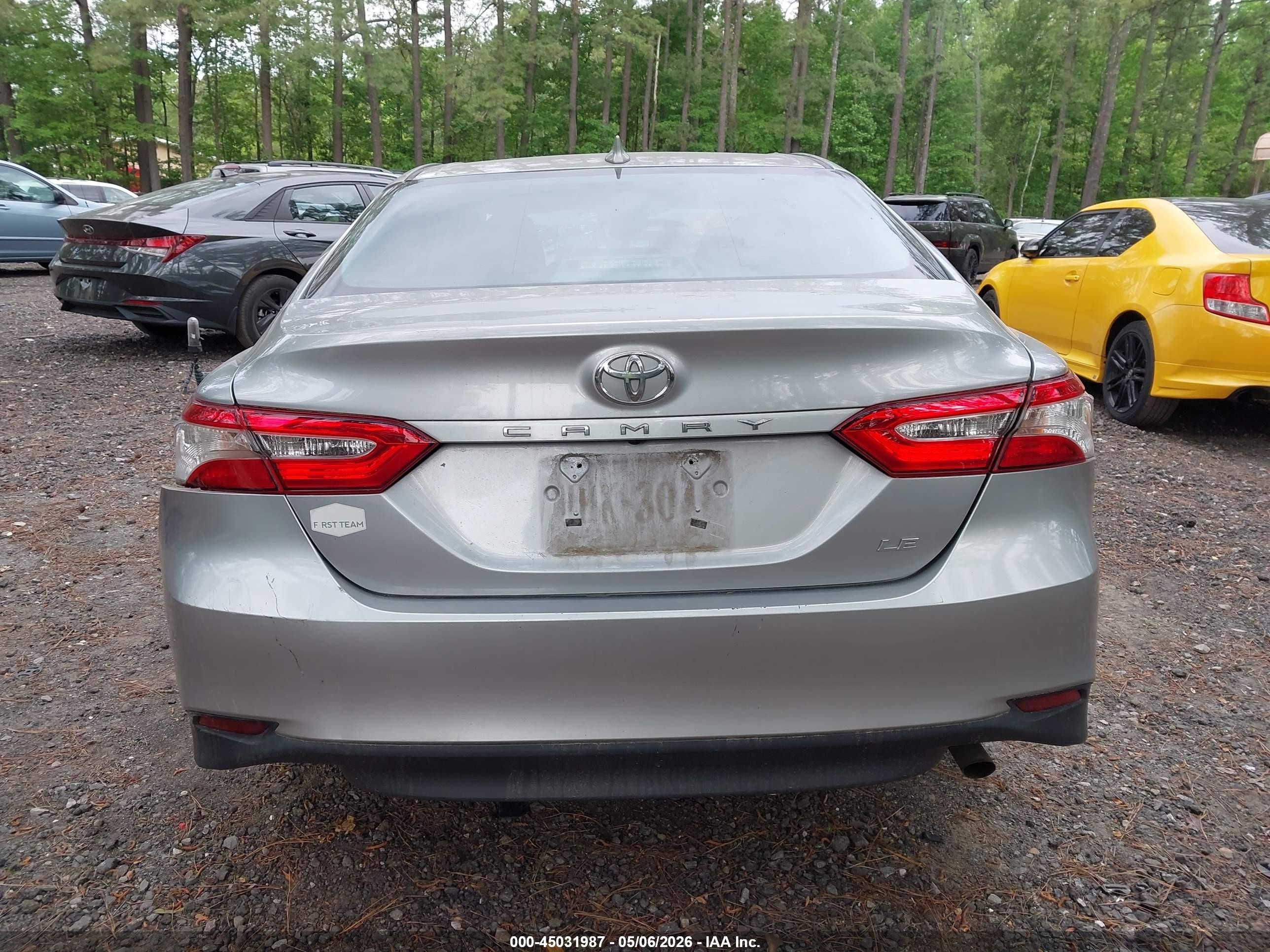 2020 Toyota Camry Le Серебряный vin: 4T1C11AK3LU999450