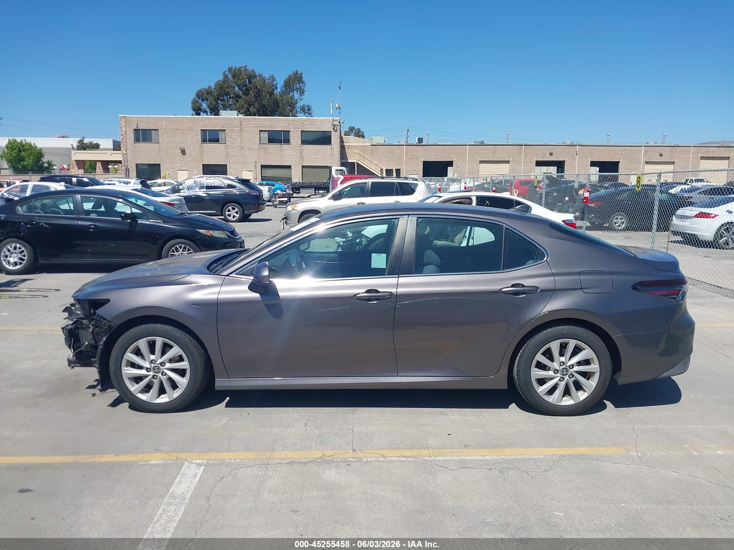 2023 Toyota Camry Le Gray vin: 4T1C11AK3PU722769