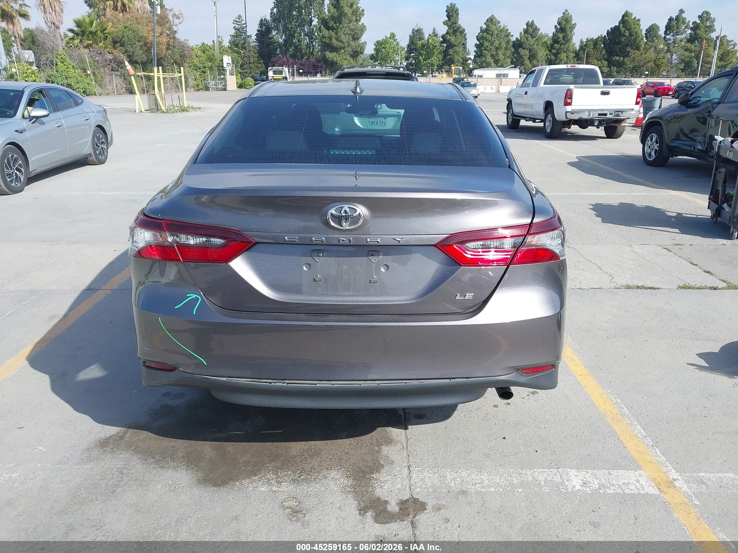 2021 Toyota Camry Le Silver vin: 4T1C11AK4MU545757