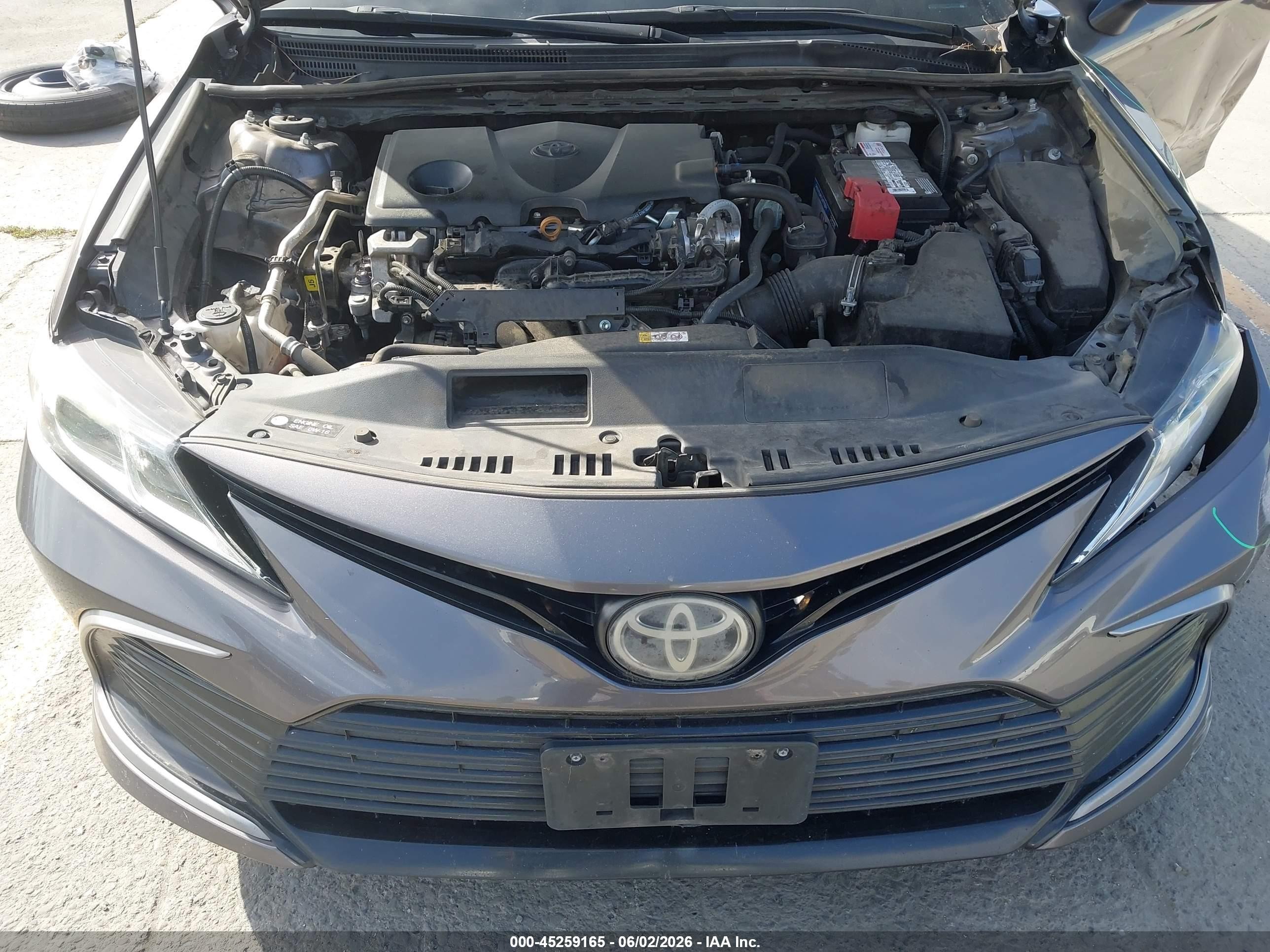 2021 Toyota Camry Le Silver vin: 4T1C11AK4MU545757