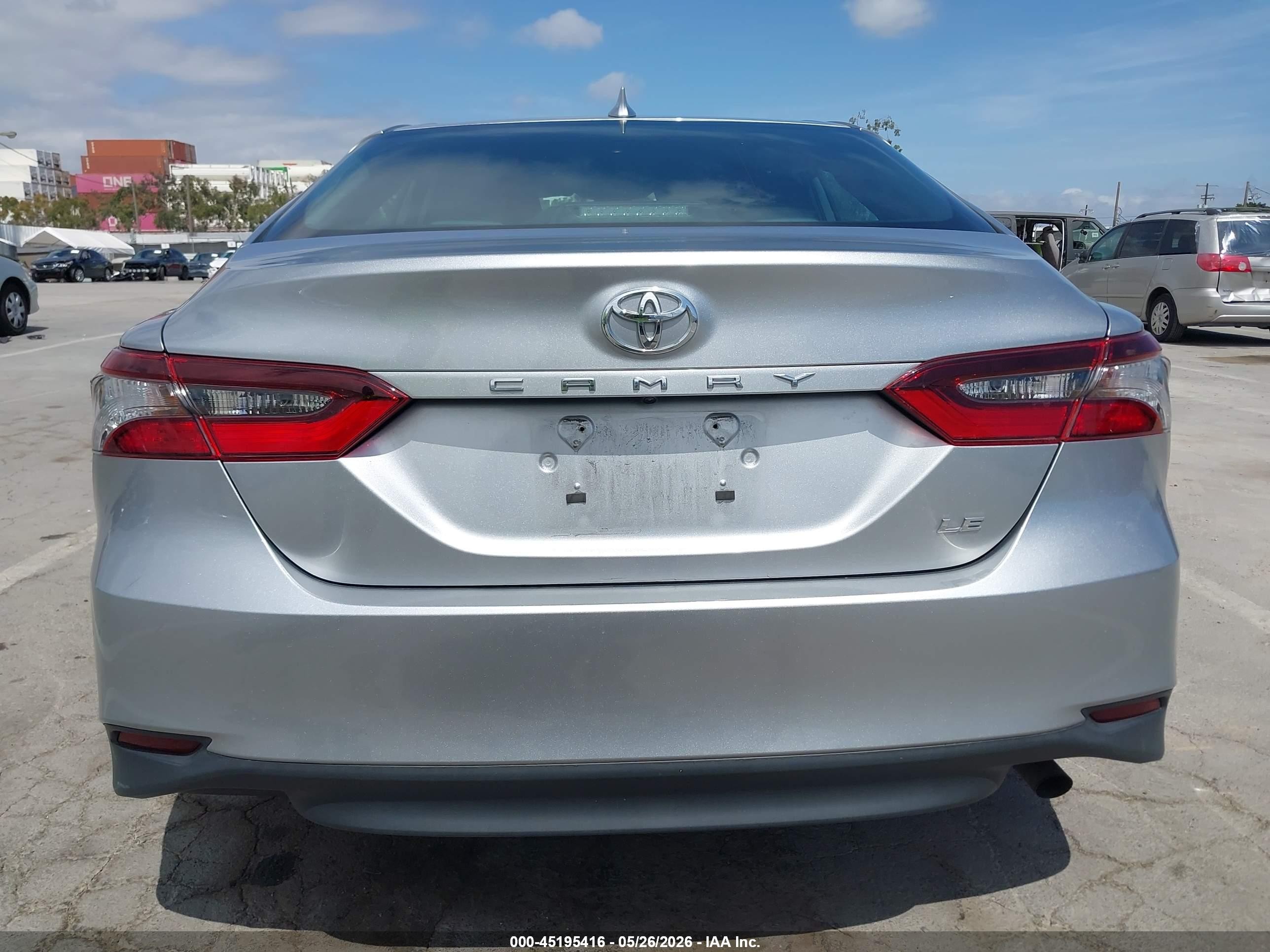 2022 Toyota Camry Le Silver vin: 4T1C11AK4NU682053