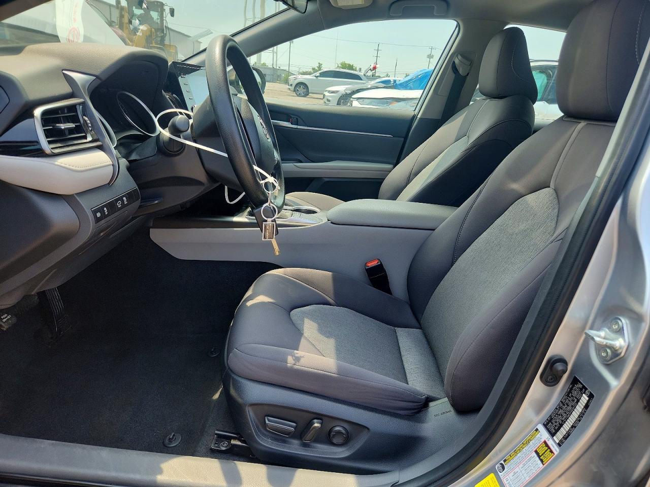 2023 Toyota Camry Le Silver vin: 4T1C11AK5PU830133
