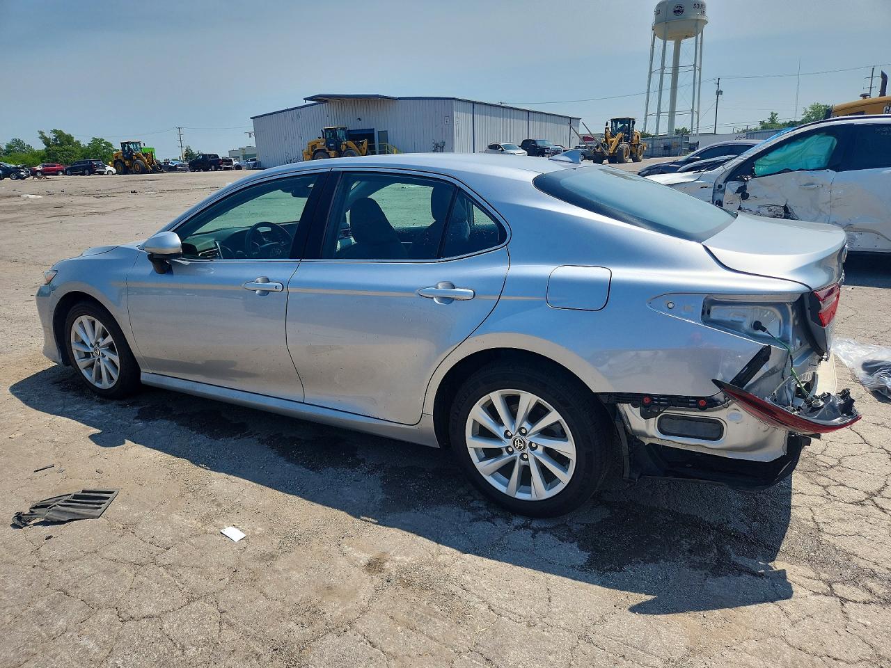 2023 Toyota Camry Le Silver vin: 4T1C11AK5PU830133