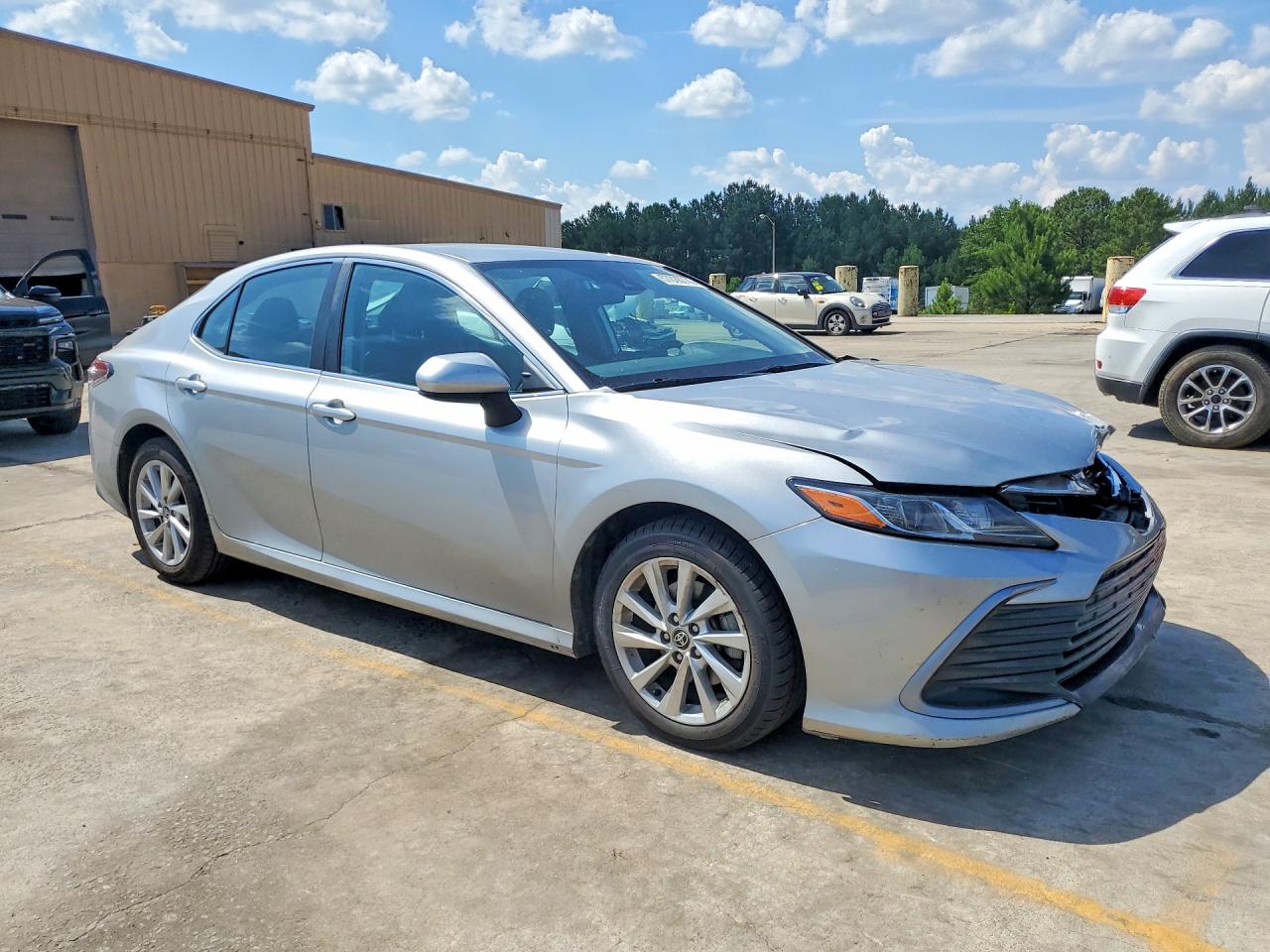2021 Toyota Camry Le Silver vin: 4T1C11AK7MU556509