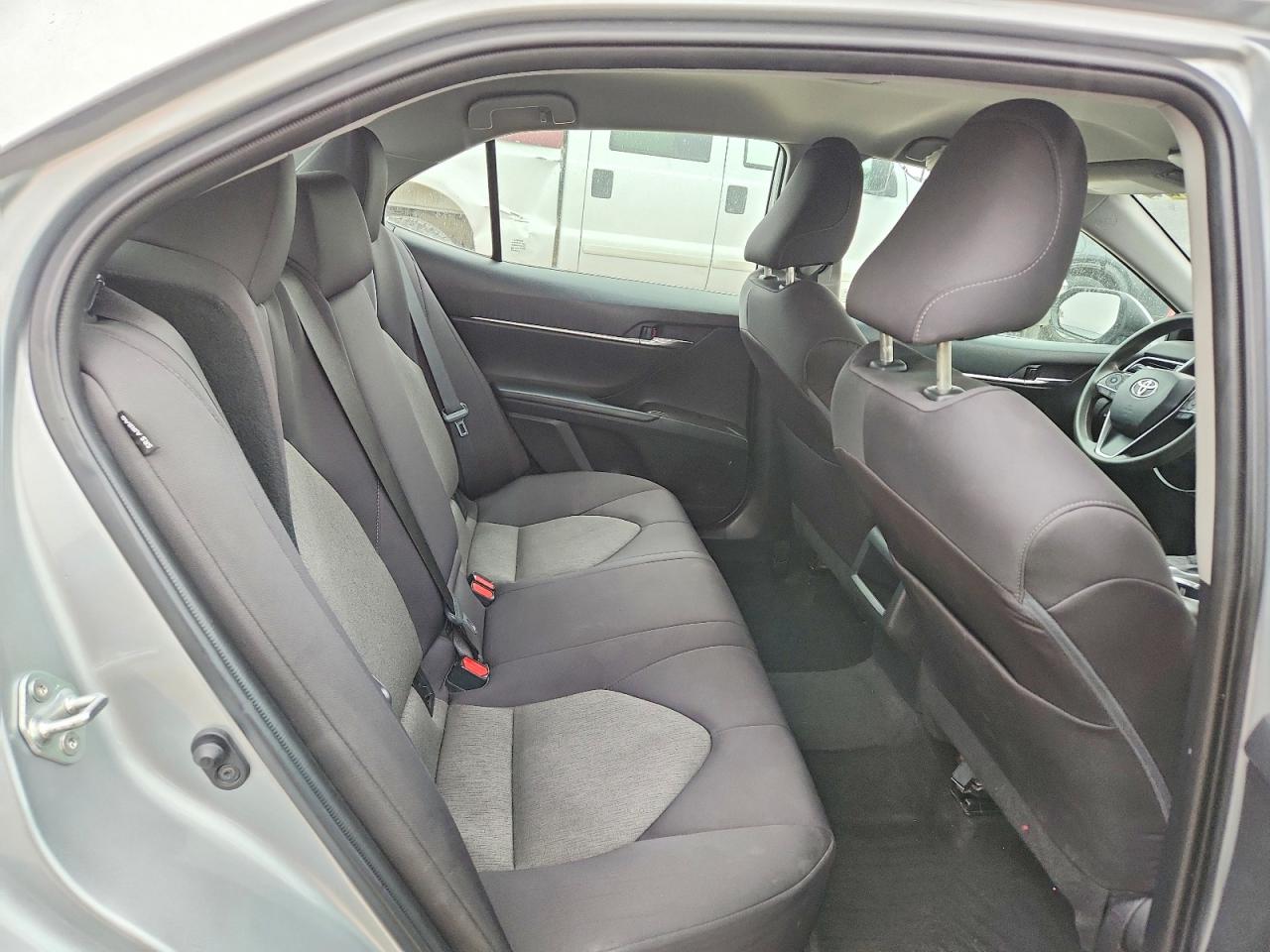 2022 Toyota Camry Le Silver vin: 4T1C11AK7NU004638