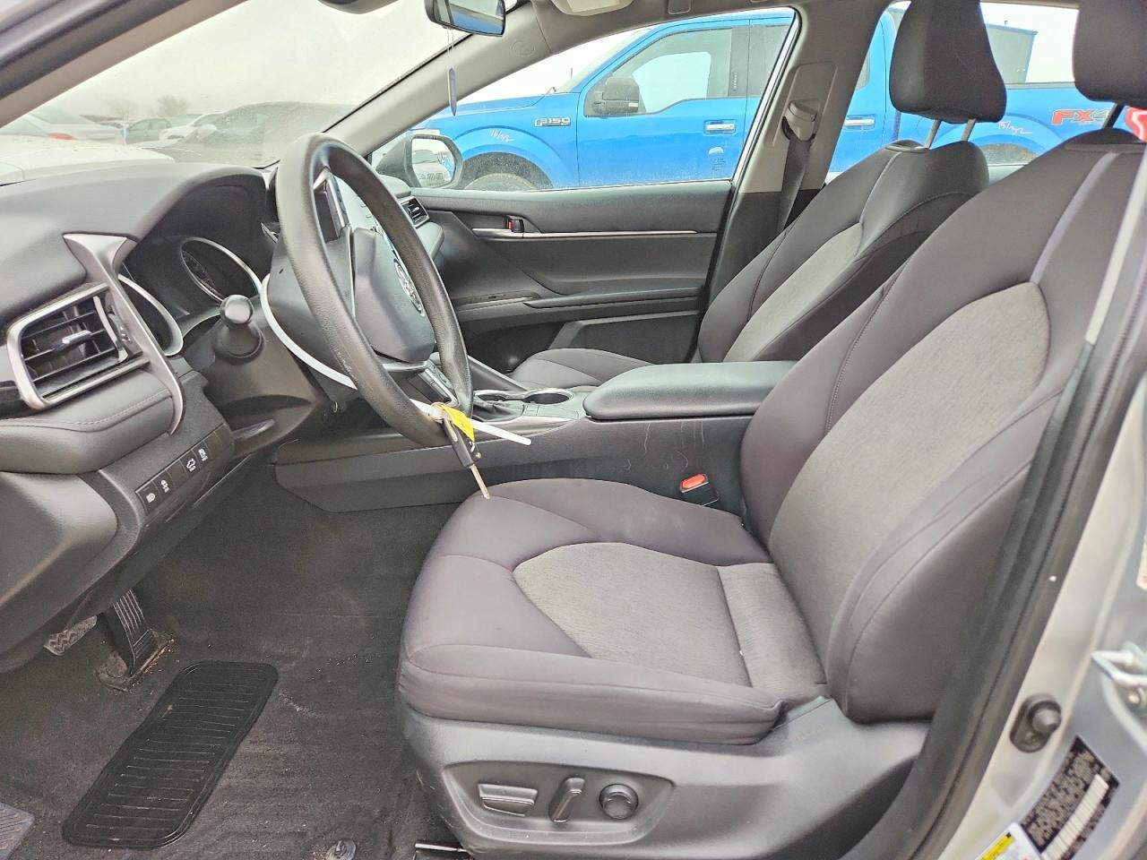 2022 Toyota Camry Le Silver vin: 4T1C11AK7NU004638