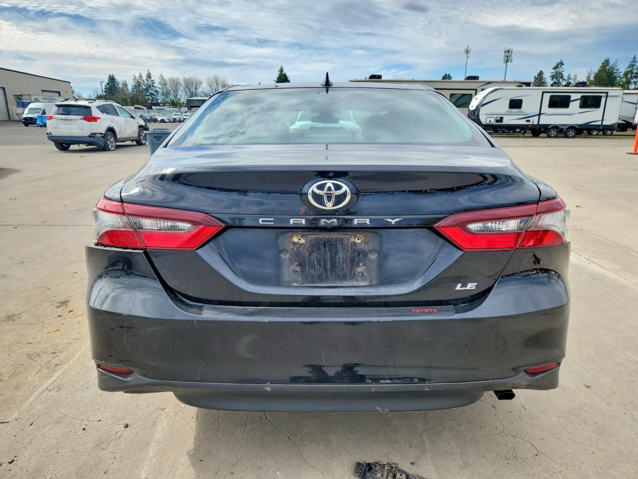 2022 Toyota Camry Le Black vin: 4T1C11AK7NU617410