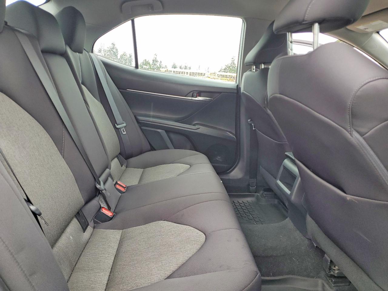 2022 Toyota Camry Le Silver vin: 4T1C11AK7NU636720