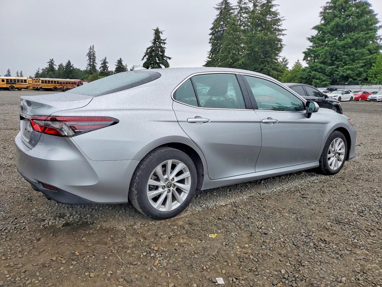 2022 Toyota Camry Le Silver vin: 4T1C11AK7NU636720