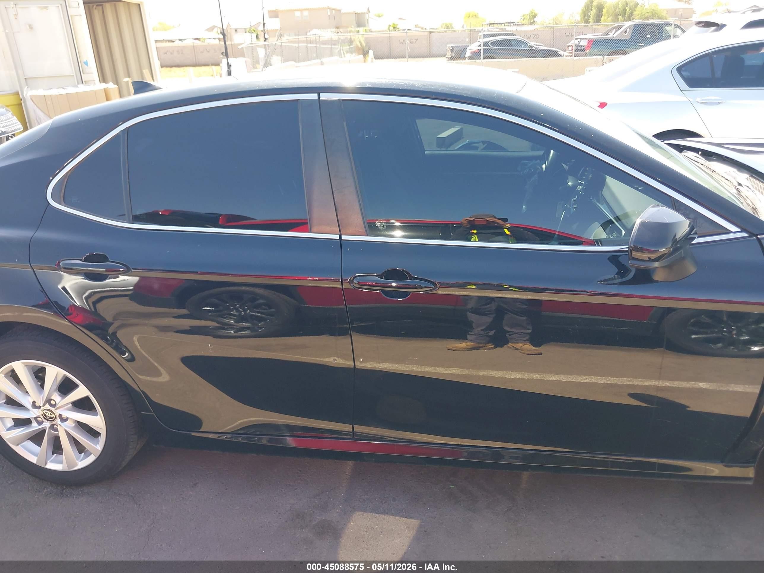 2023 Toyota Camry Le Черный vin: 4T1C11AK7PU131649