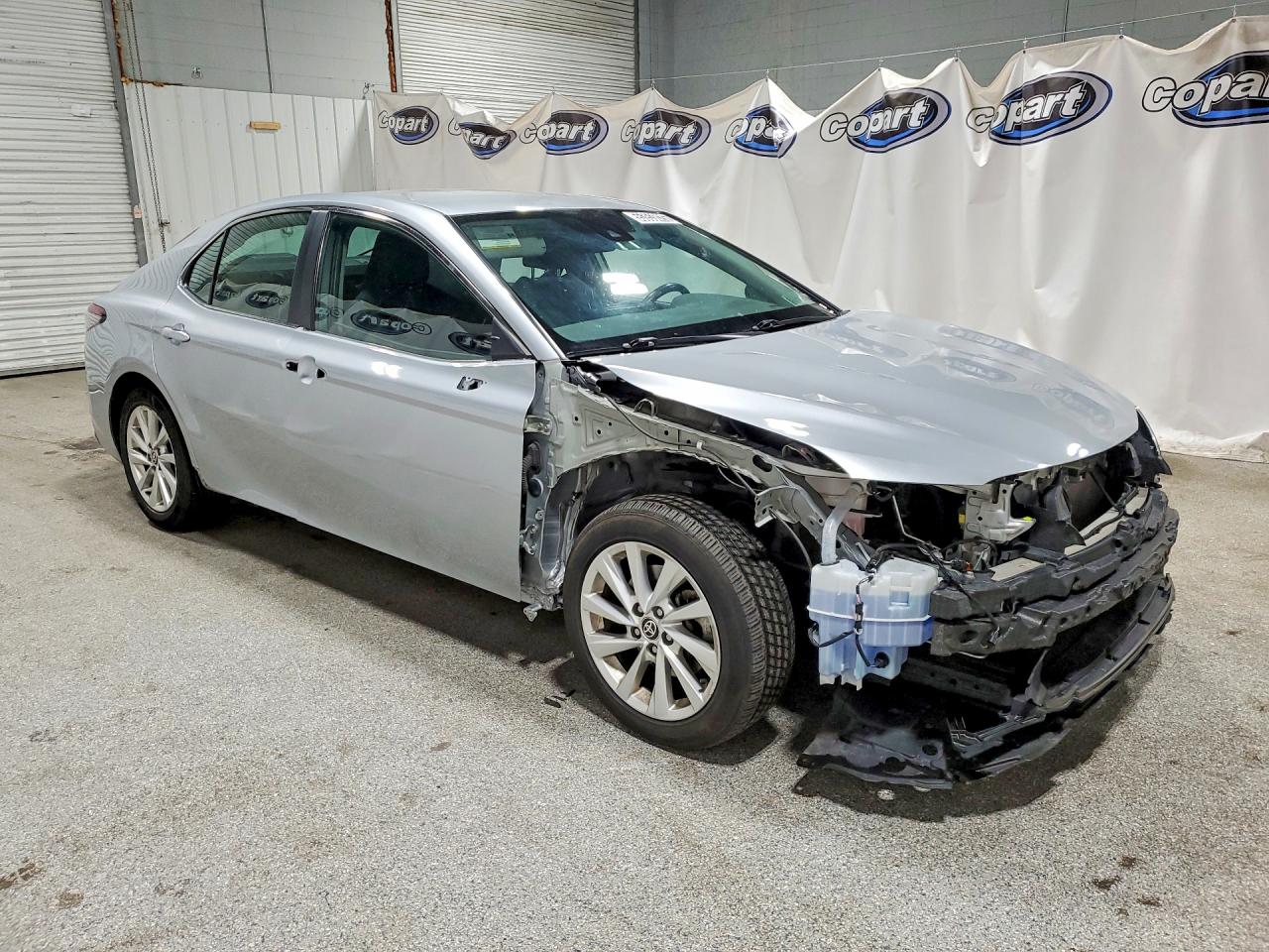 2023 Toyota Camry Le Серебряный vin: 4T1C11AK7PU162545