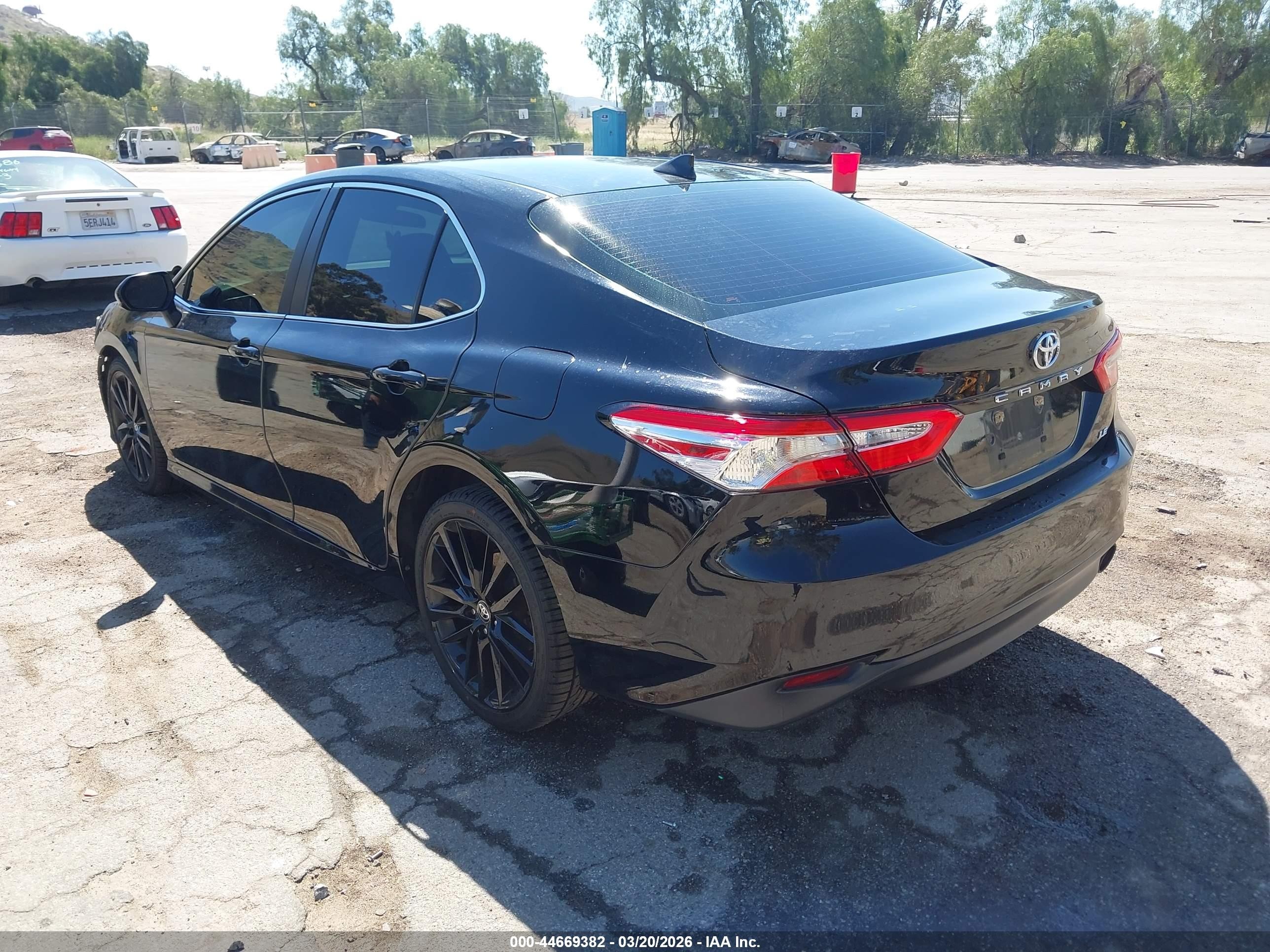 2020 Toyota Camry Le Black vin: 4T1C11AK8LU927448