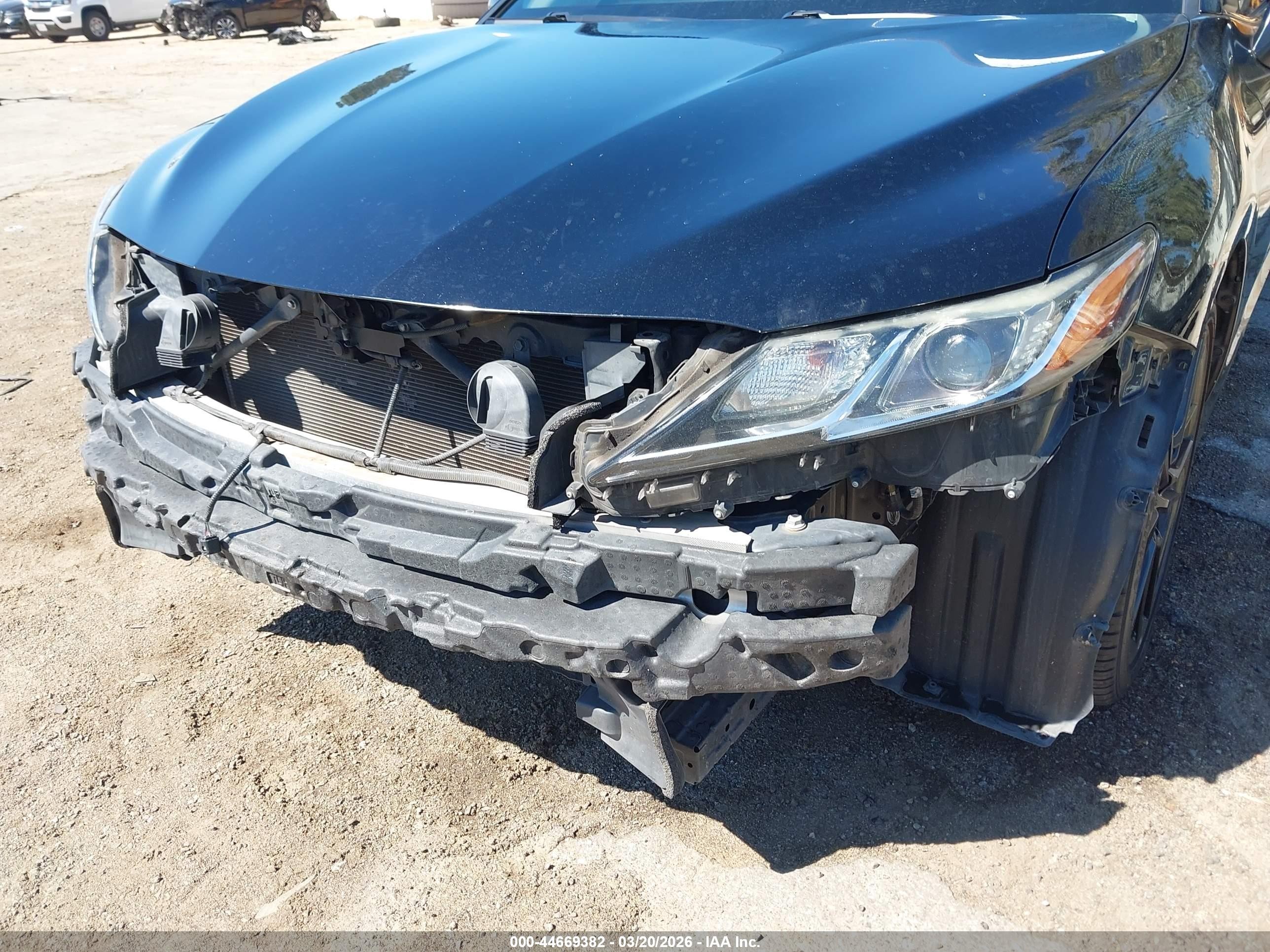 2020 Toyota Camry Le Black vin: 4T1C11AK8LU927448