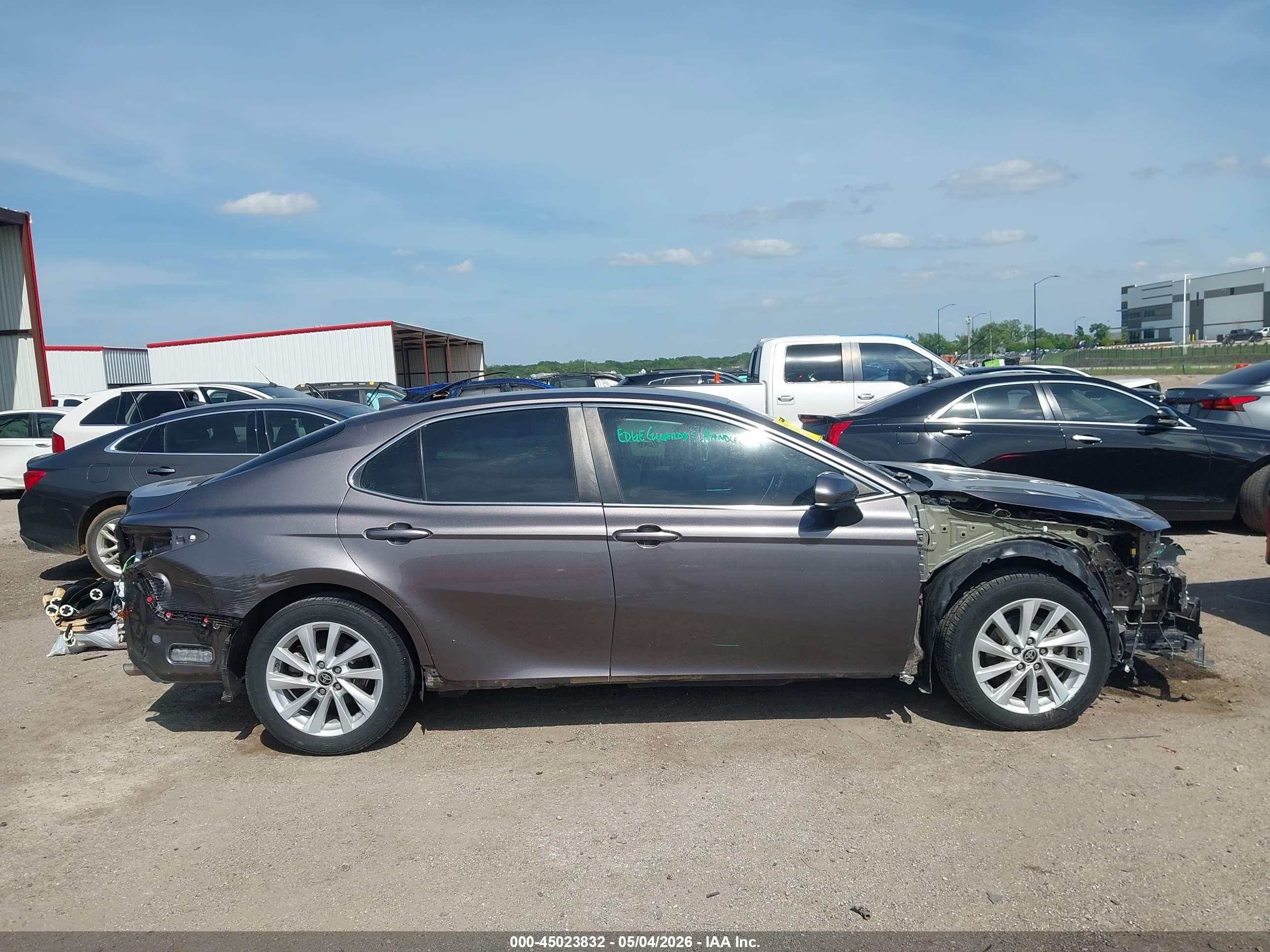 2022 Toyota Camry Le Серый vin: 4T1C11AK8NU675820